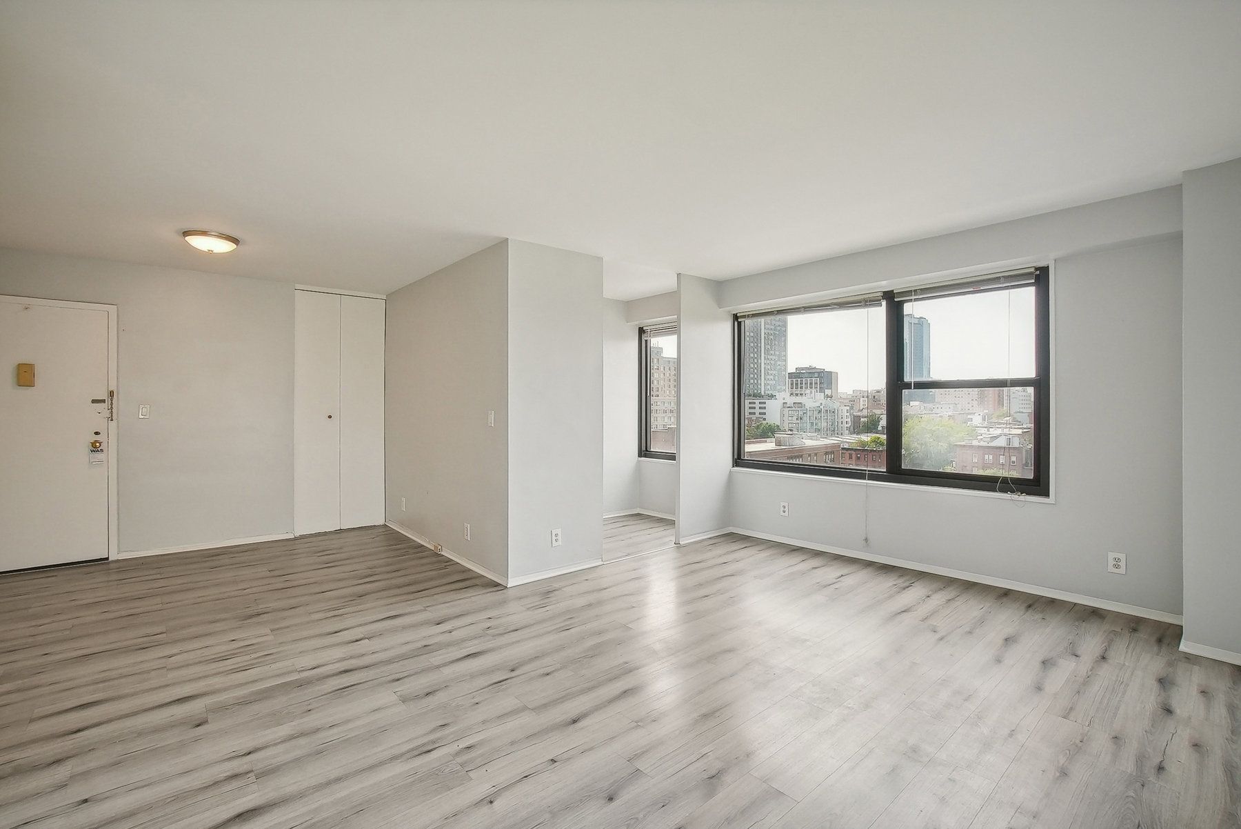 135 Montgomery St #9G 