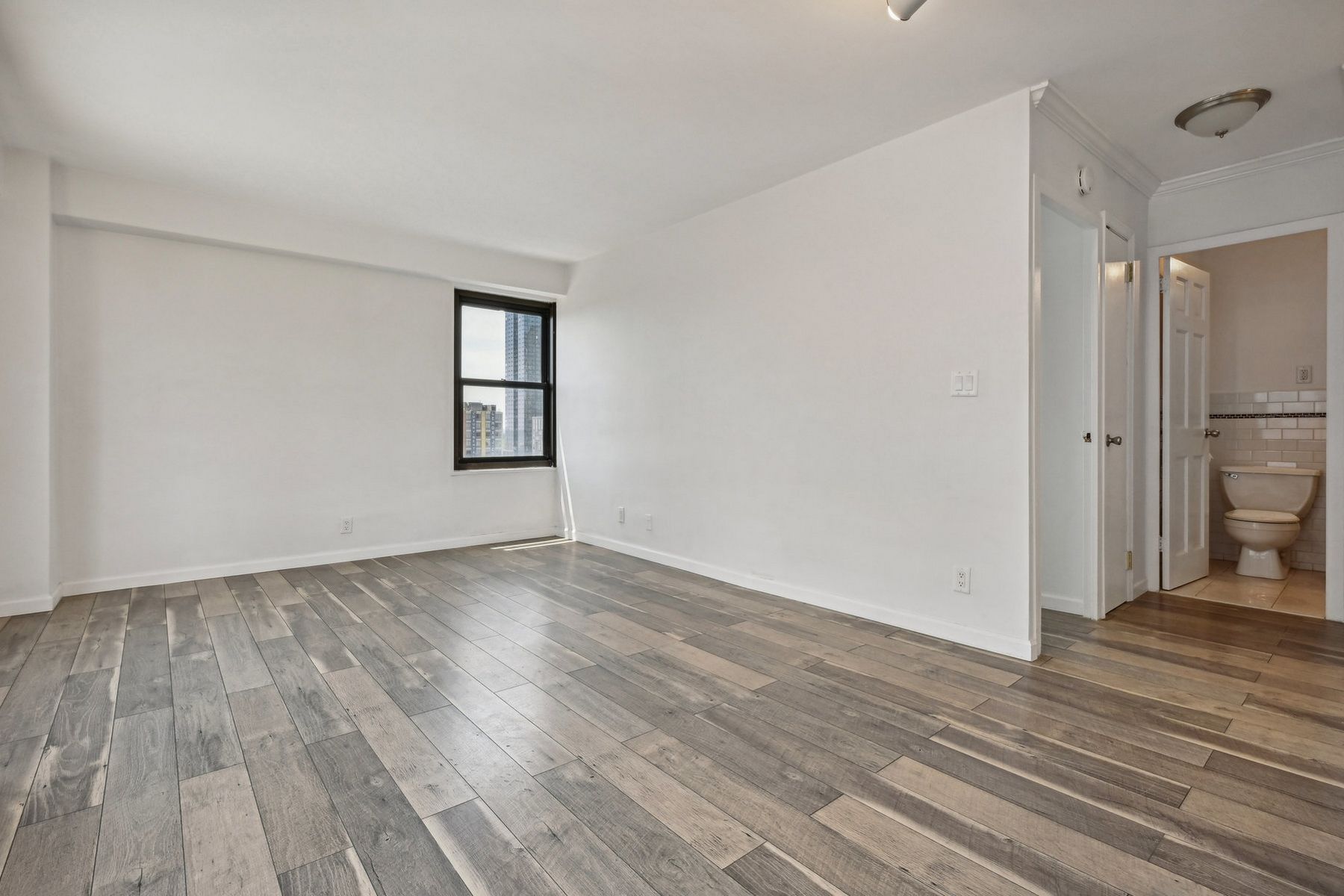 135 Montgomery St Unit# 13A