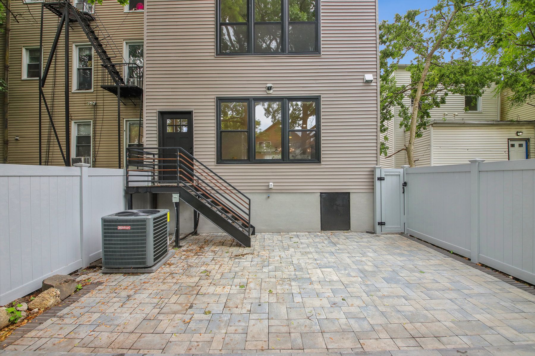 233 Whiton St 