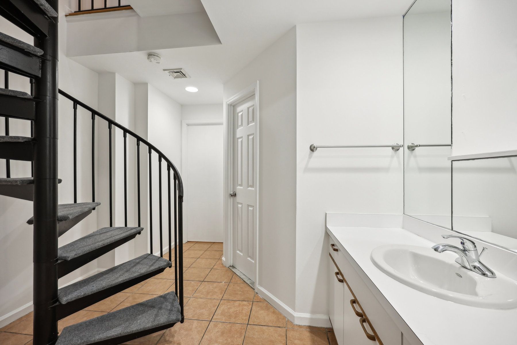 2700 Kennedy Blvd Unit# 105