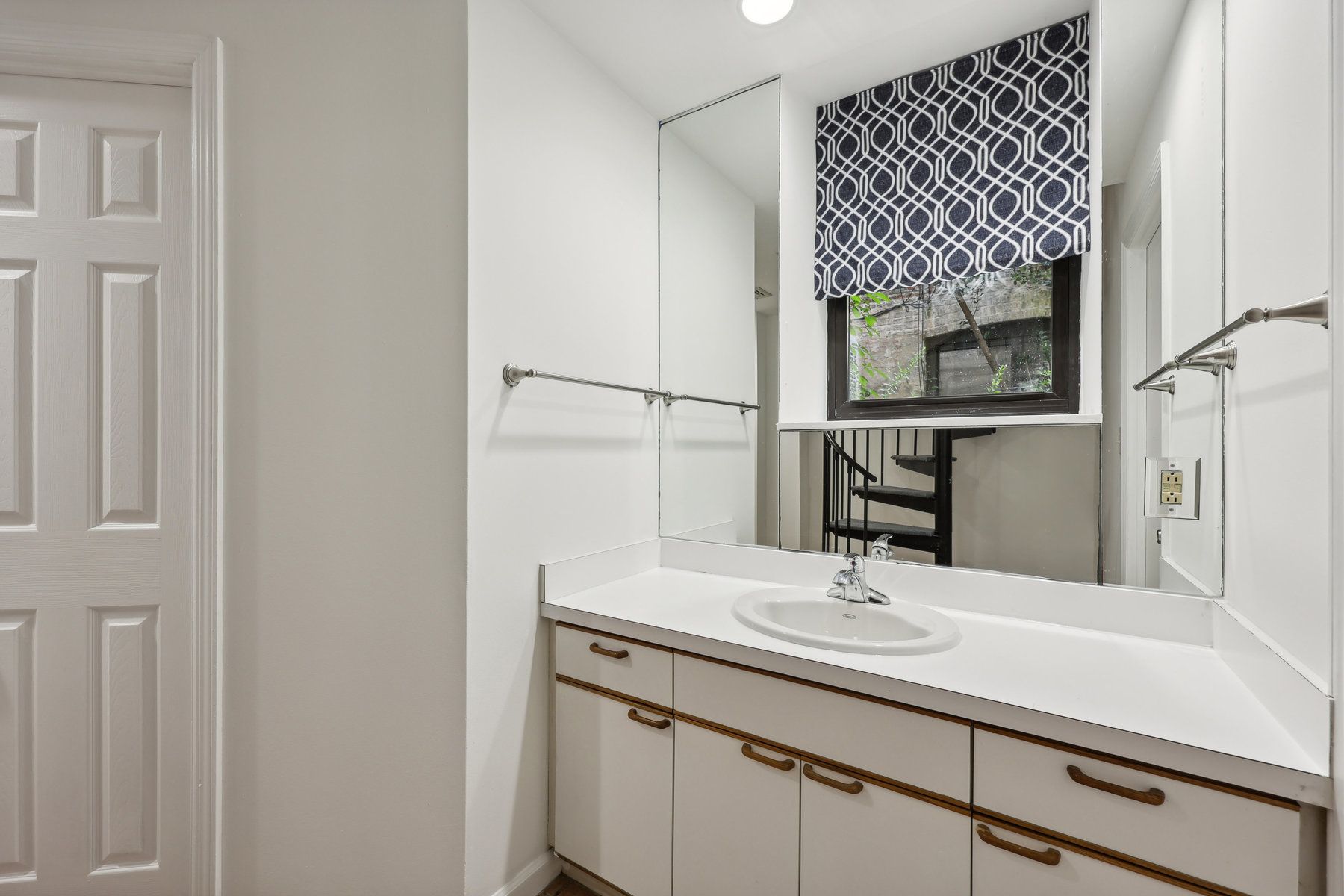 2700 Kennedy Blvd Unit# 105