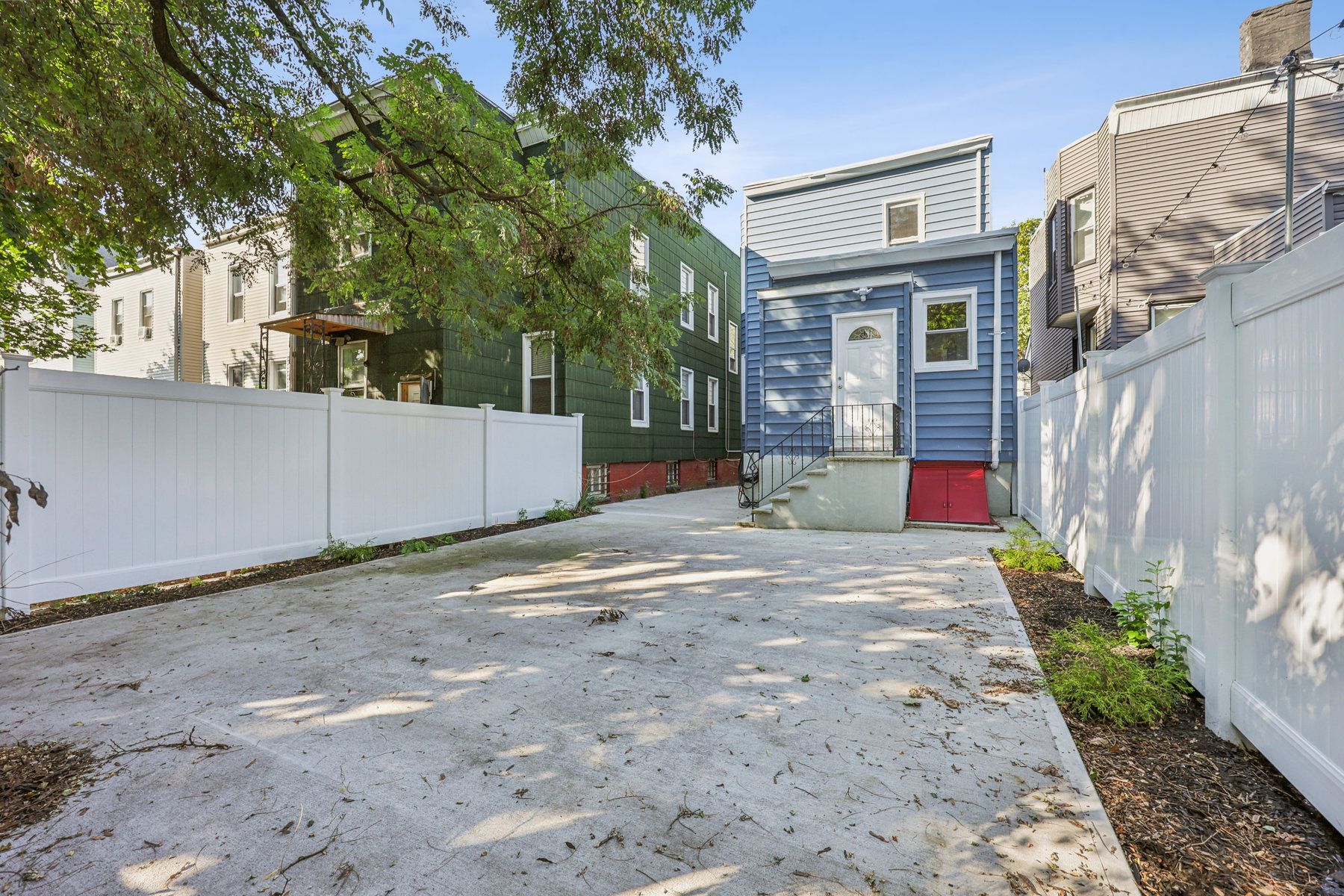 40 Armstrong Ave 