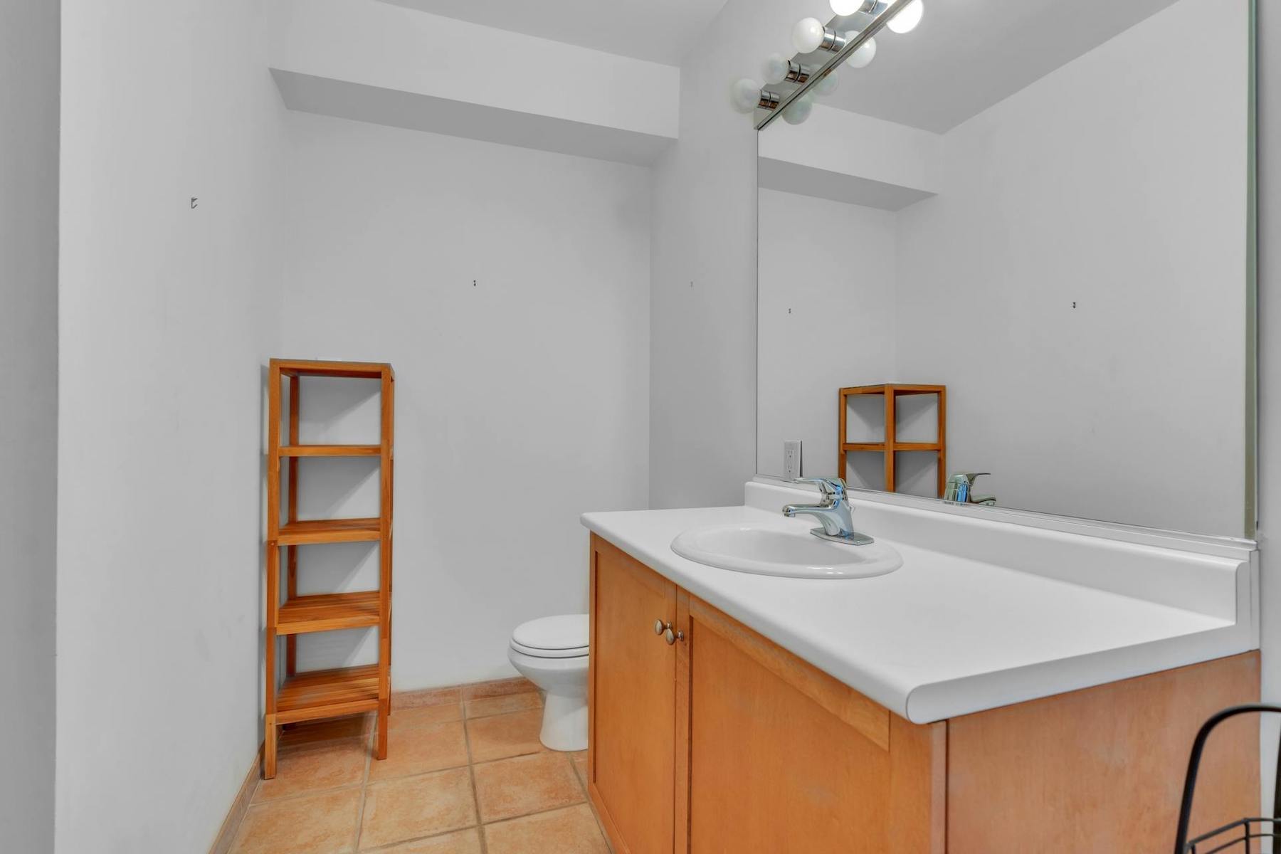 126 Webster Ave Unit# 3B