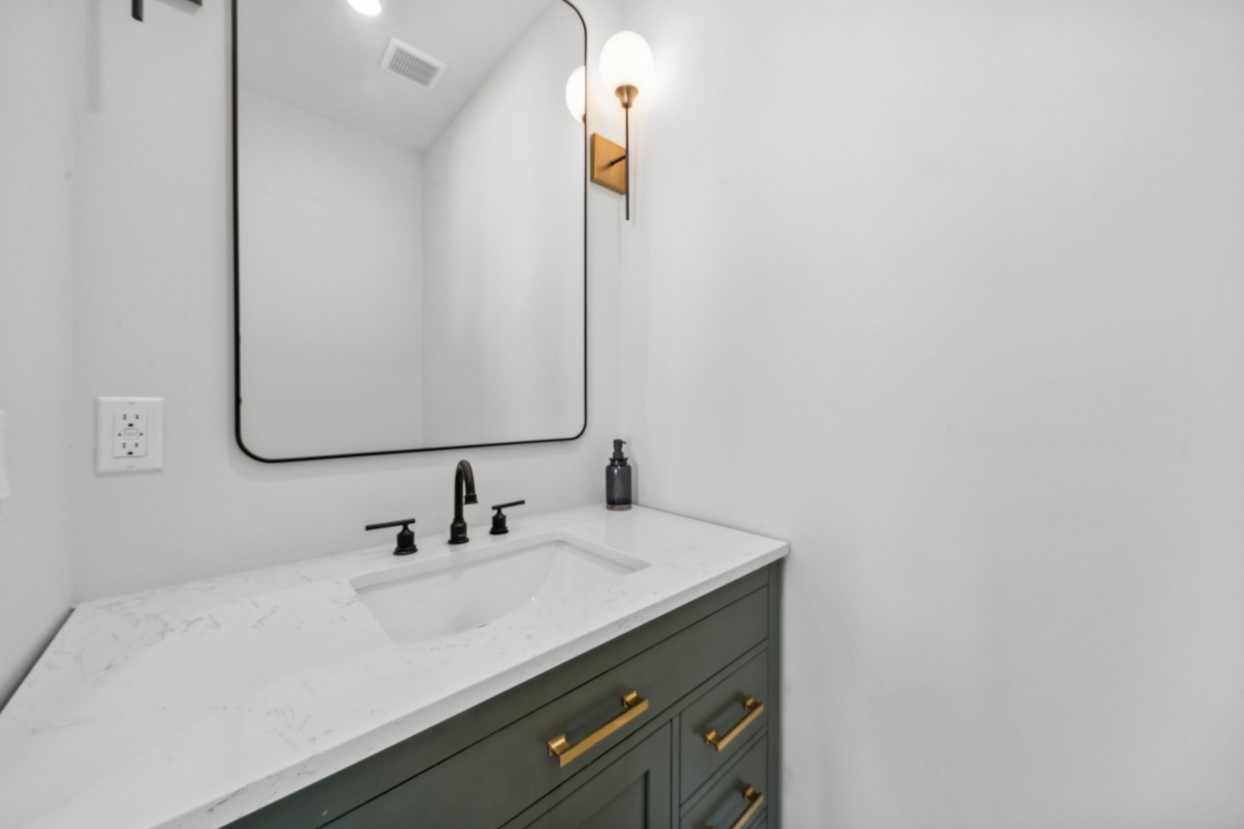 104 Zabriskie St Unit# 1