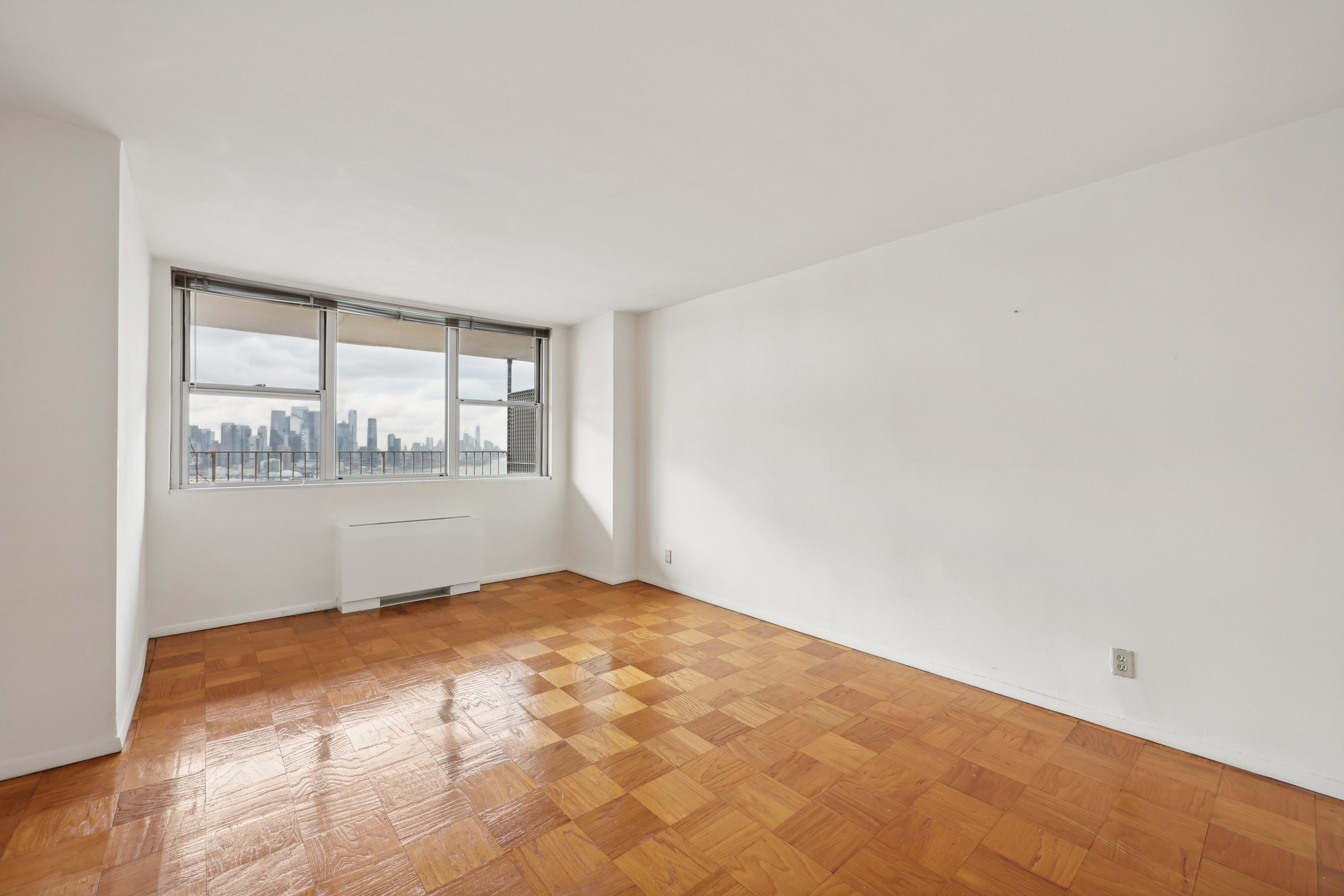 6040 Boulevard Unit# 24F