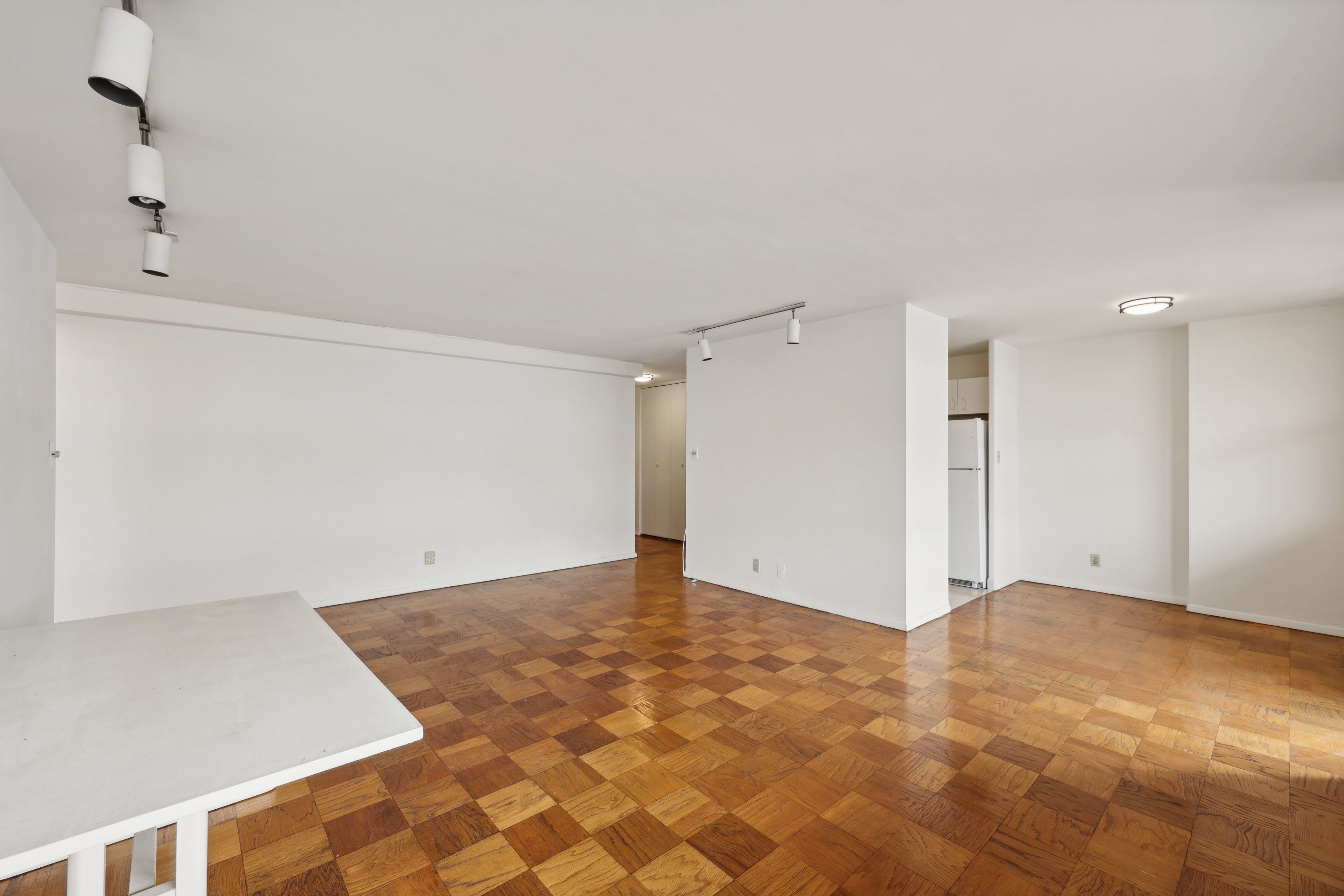 6040 Boulevard Unit# 24F