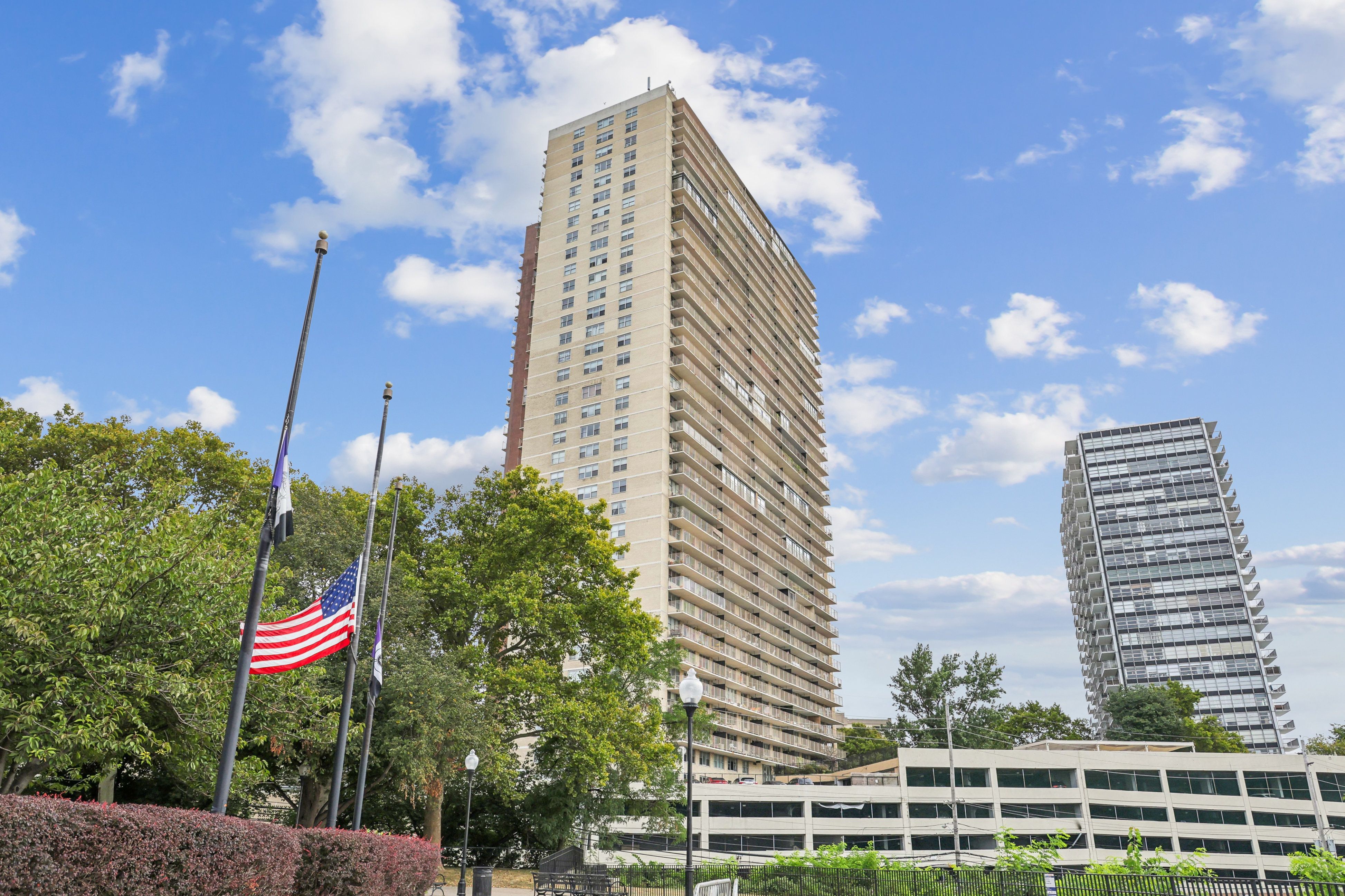 6040 Boulevard Unit# 24F