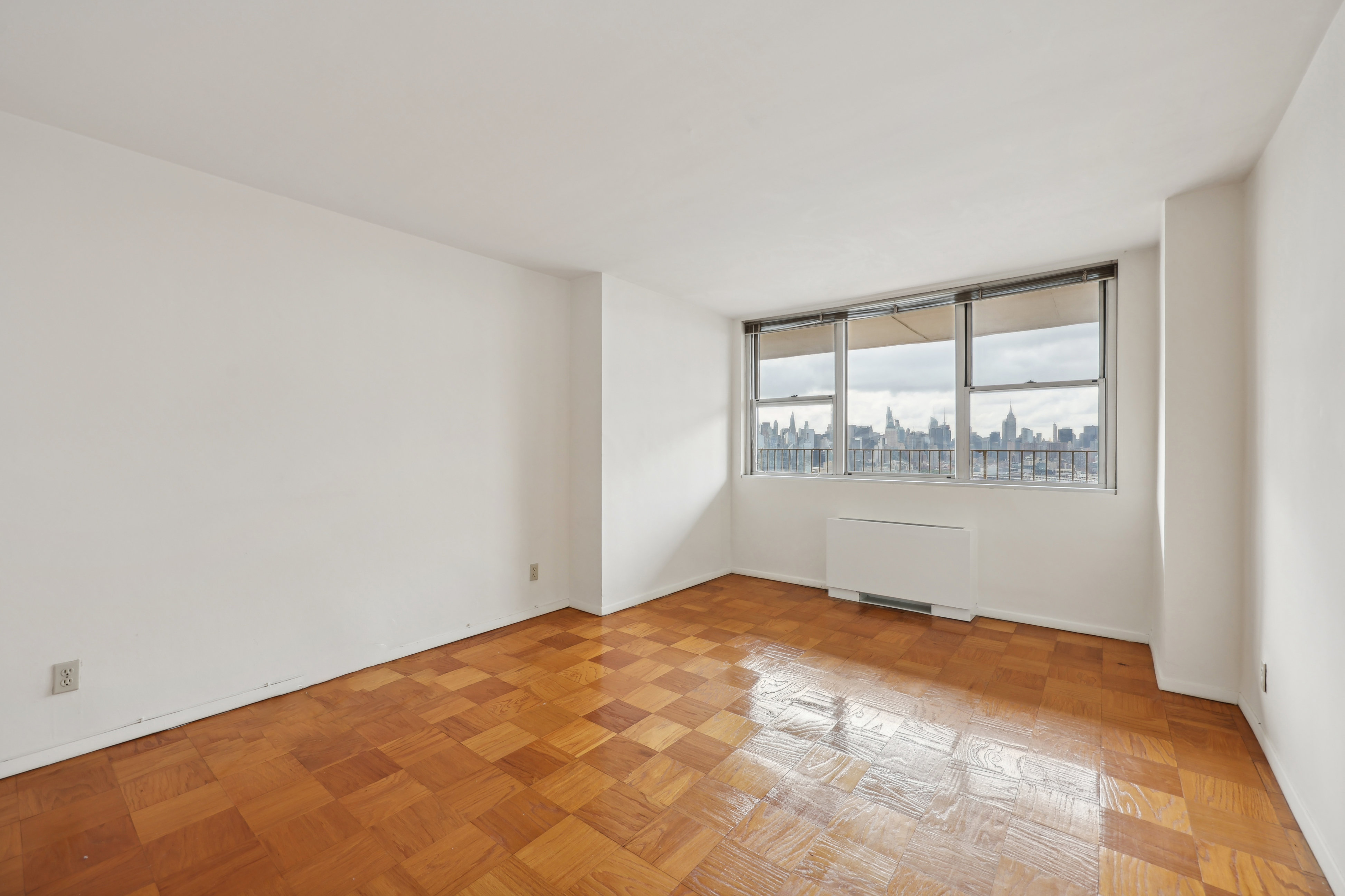 6040 Boulevard Unit# 24F