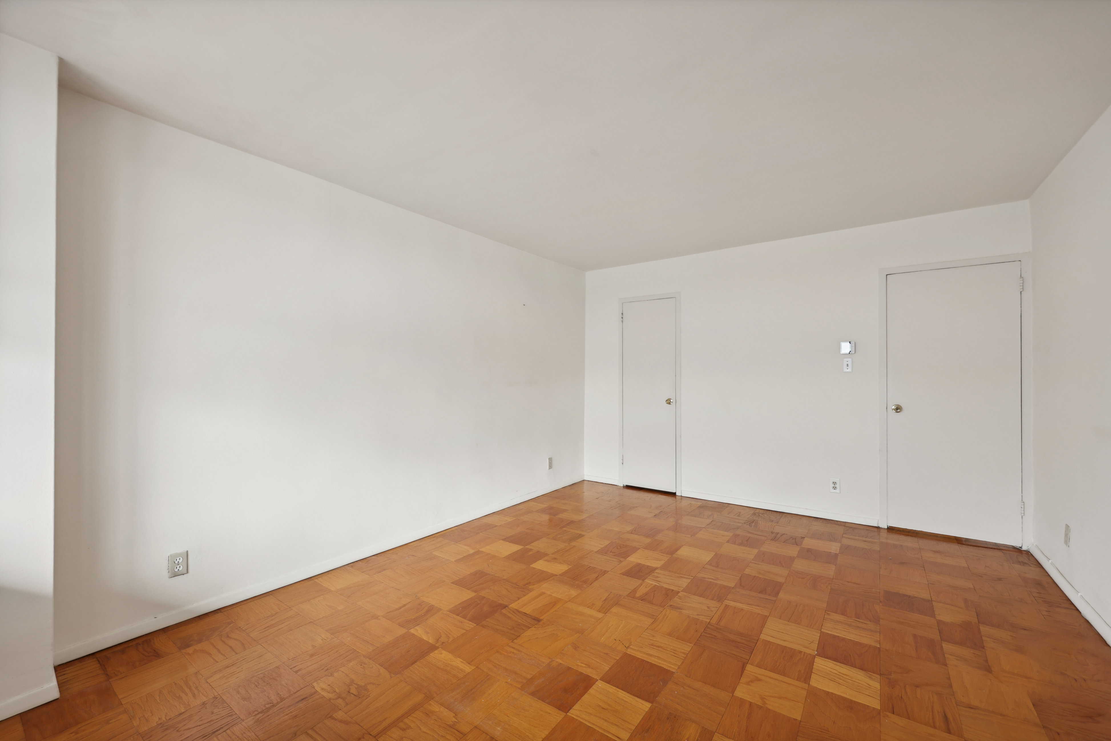 6040 Boulevard Unit# 24F