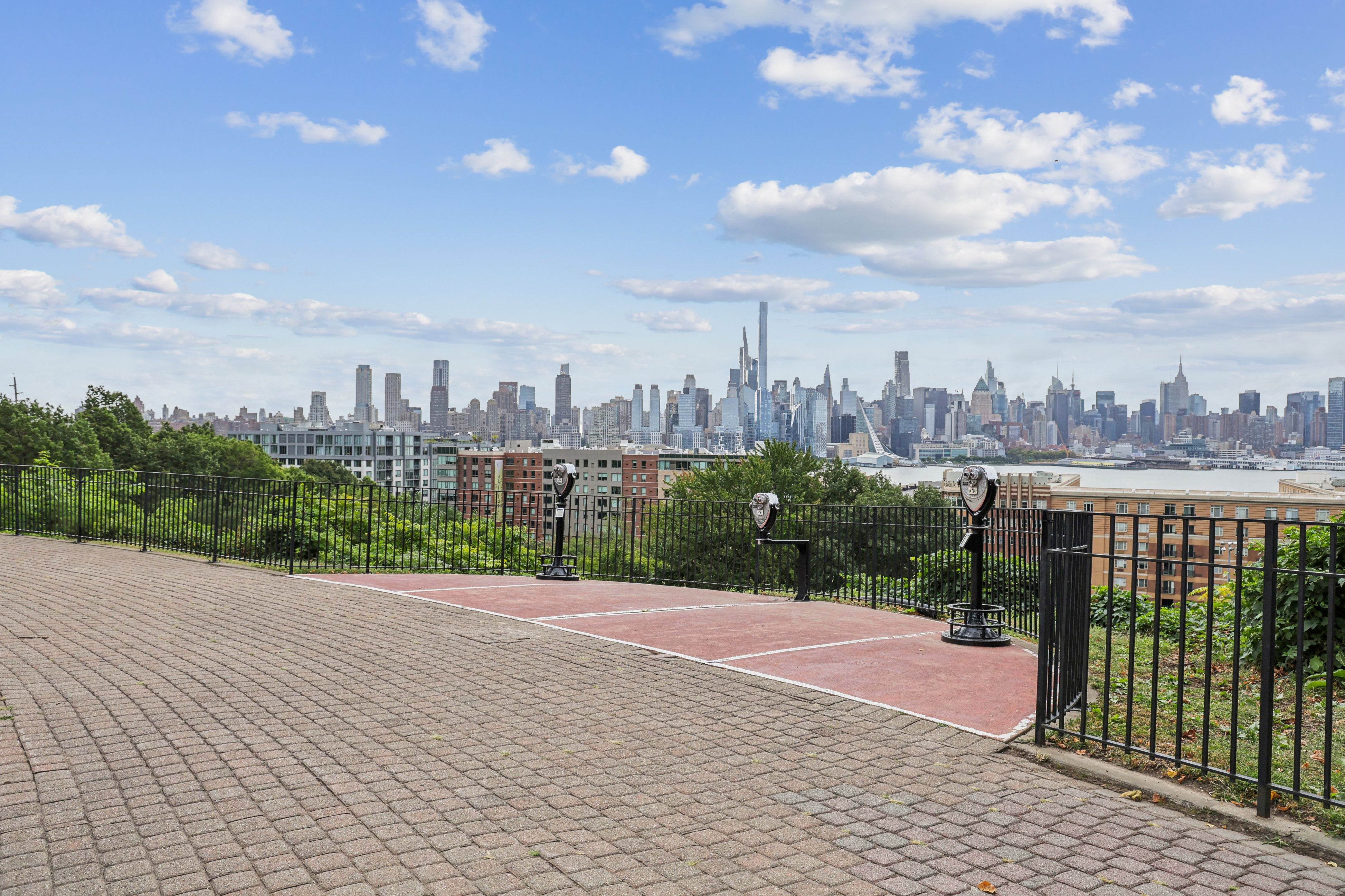 6040 Boulevard Unit# 24F