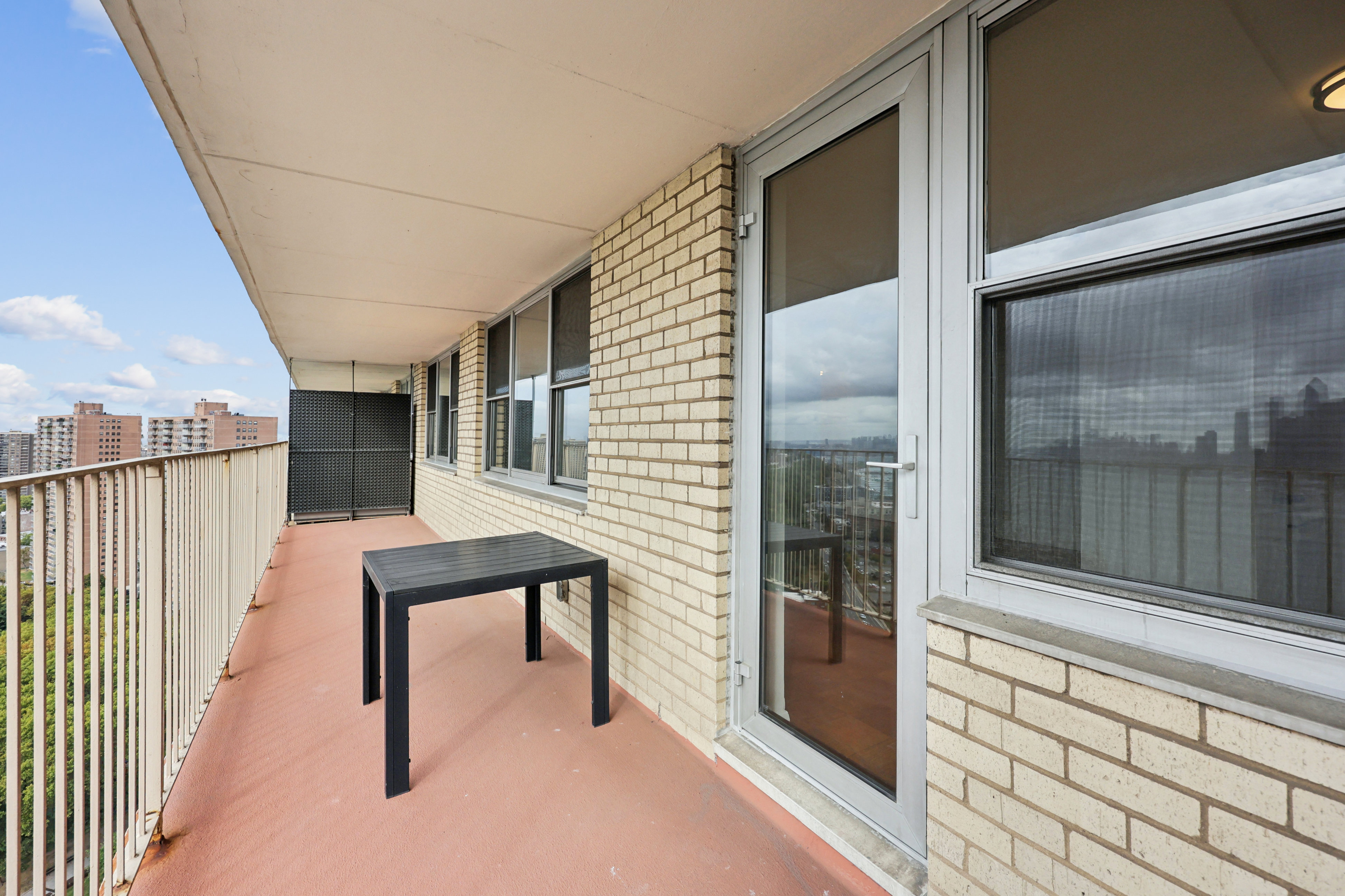 6040 Boulevard Unit# 24F