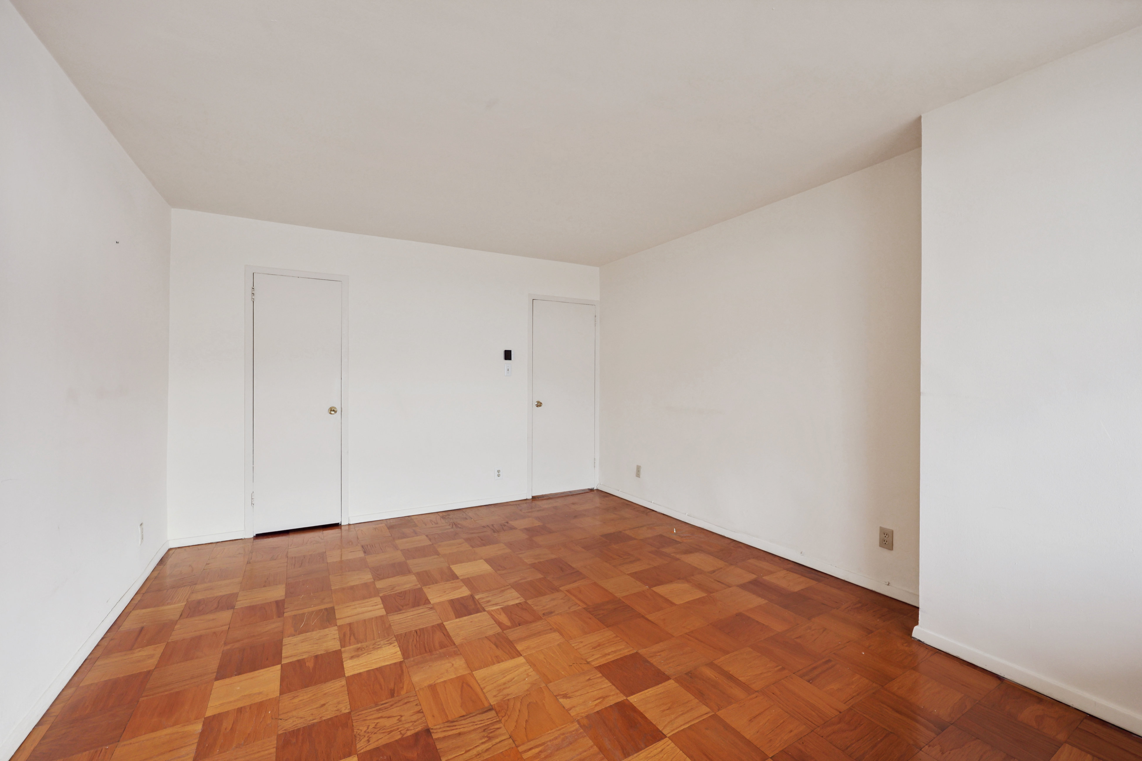 6040 Boulevard Unit# 24F