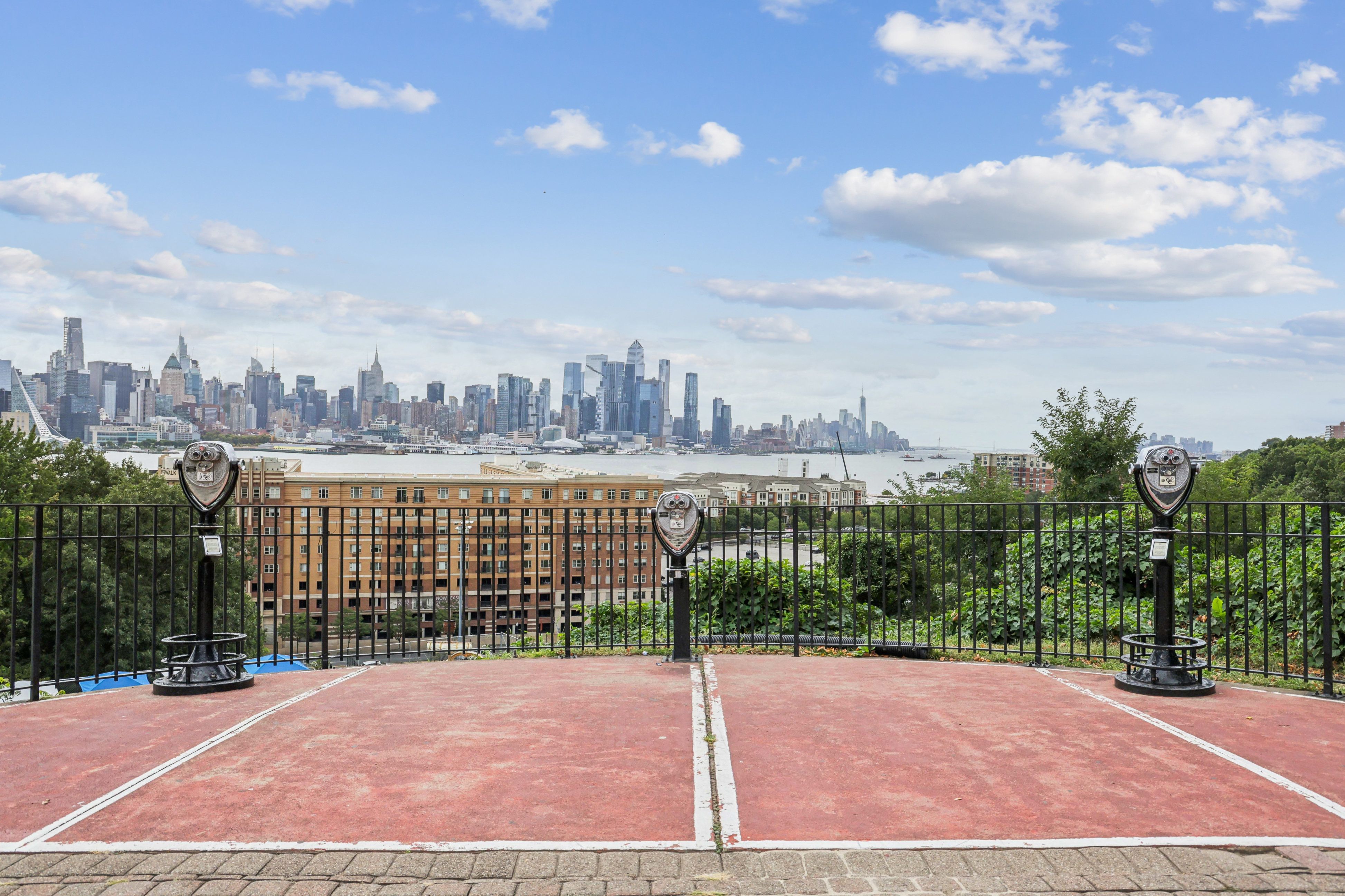 6040 Boulevard Unit# 24F