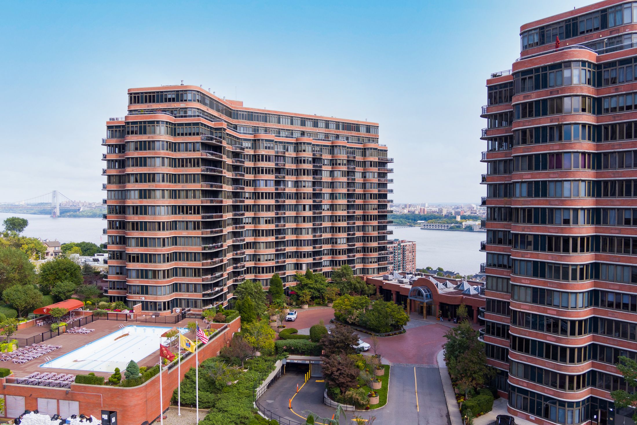 100 Carlyle Drive #16MN 
