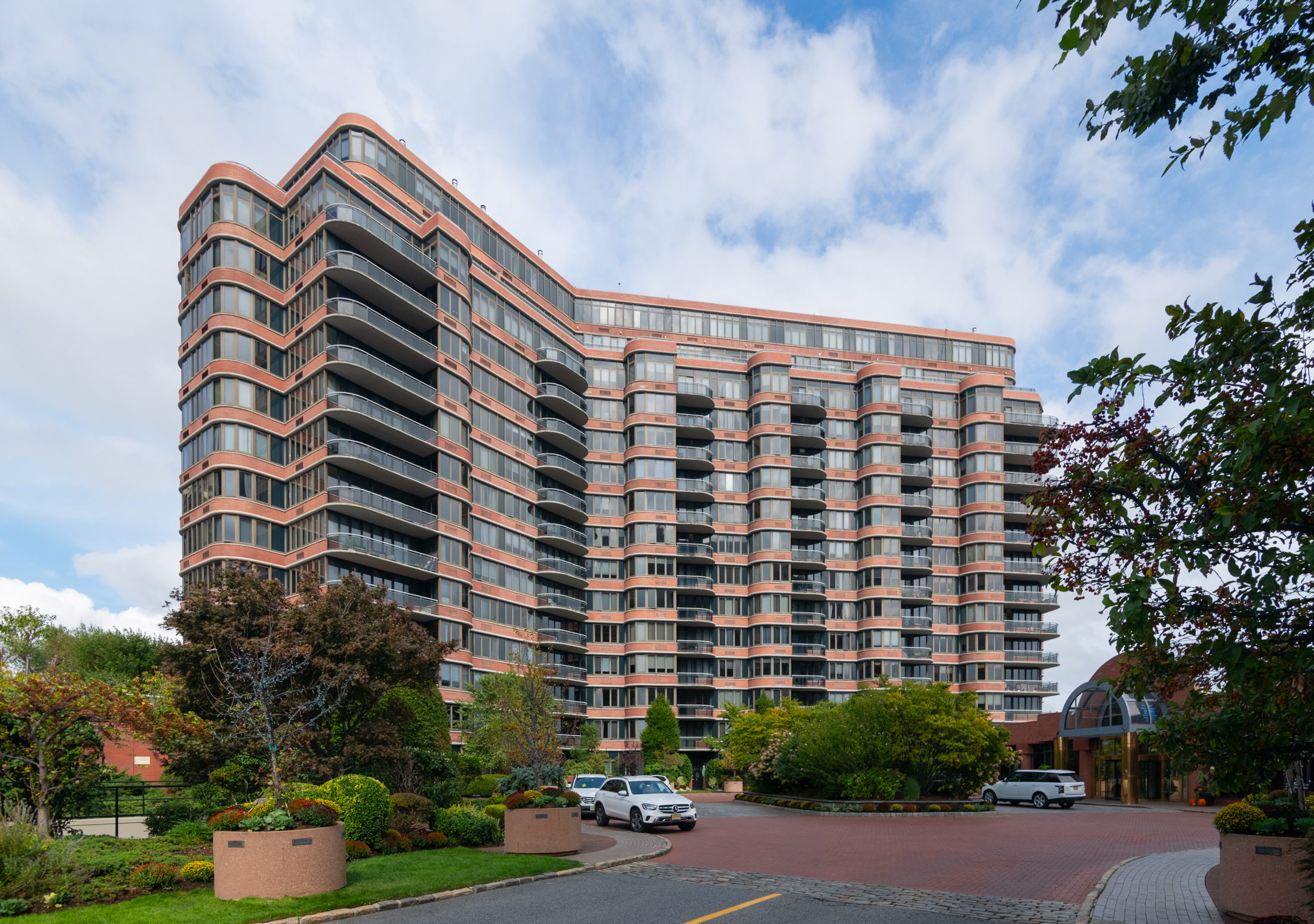 100 Carlyle Drive #16MN 