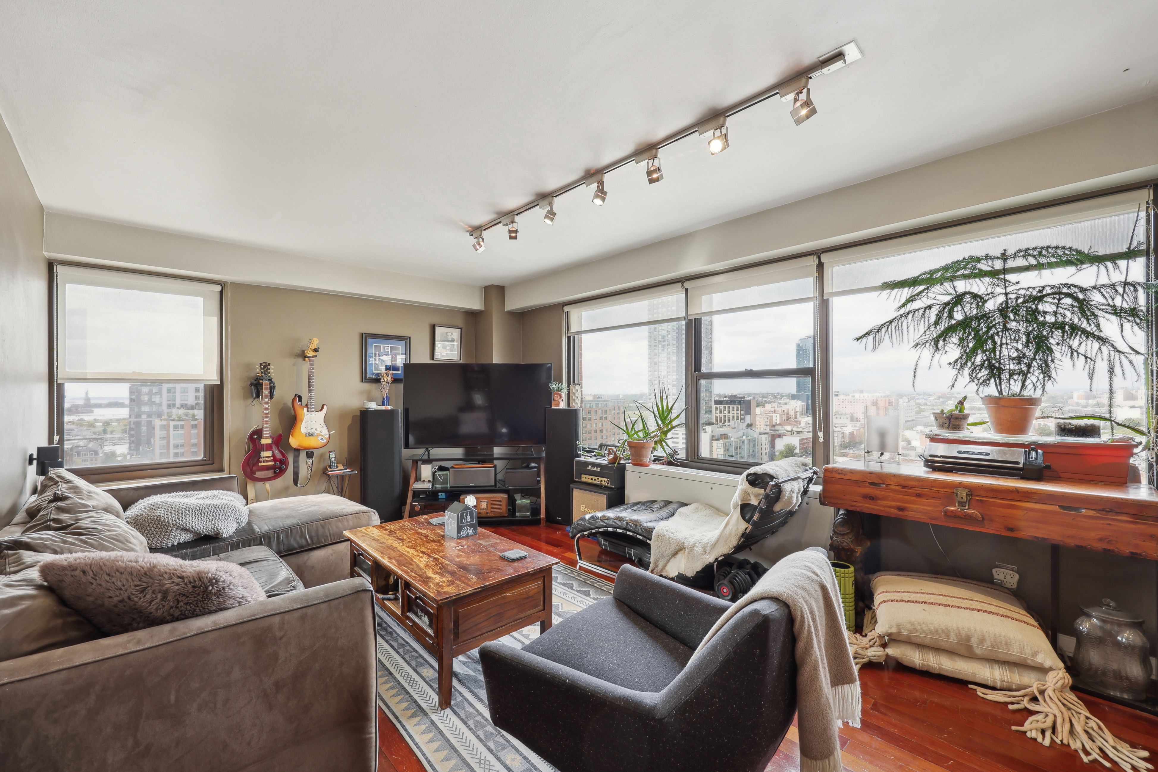 135 Montgomery Street #19F