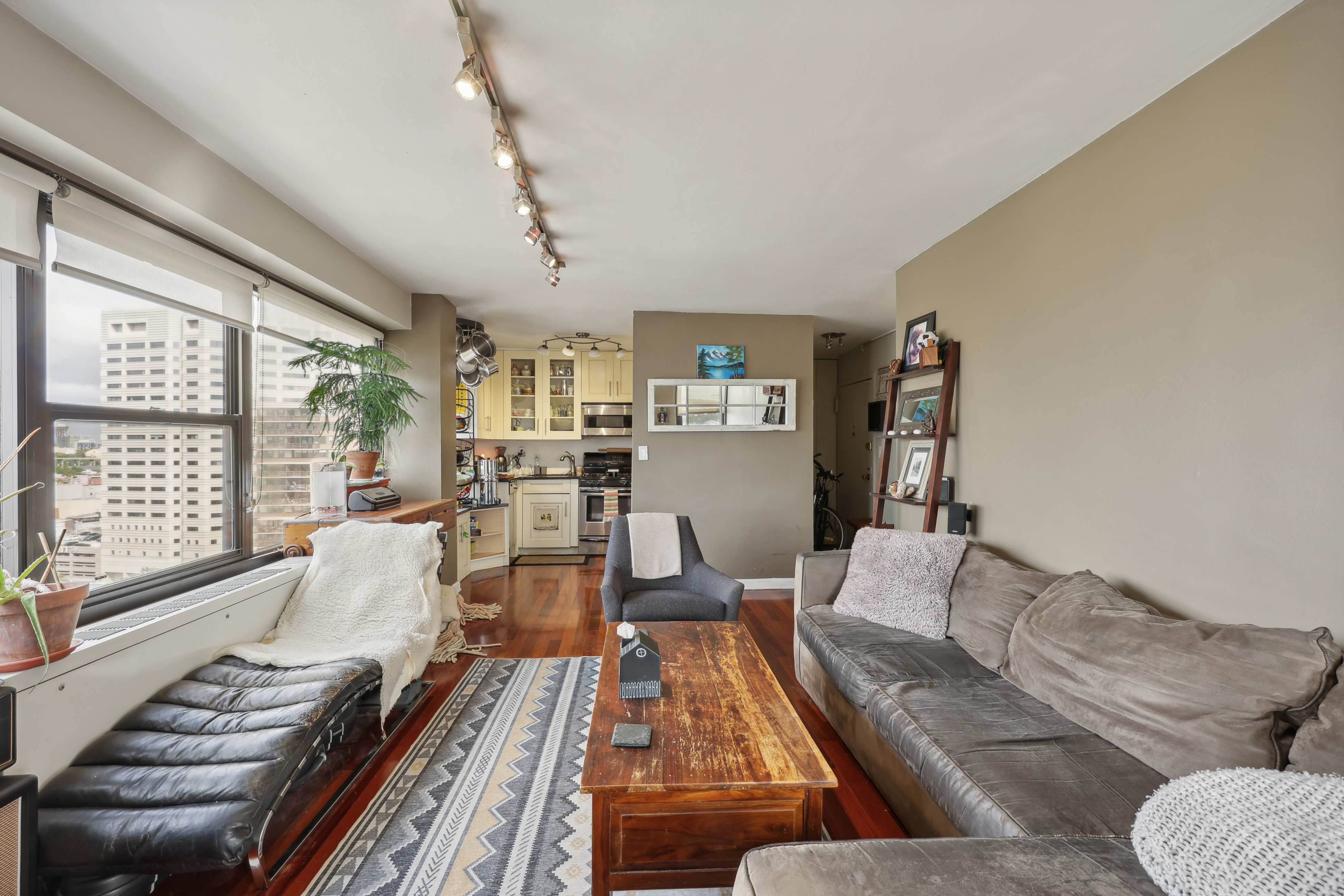135 Montgomery Street #19F