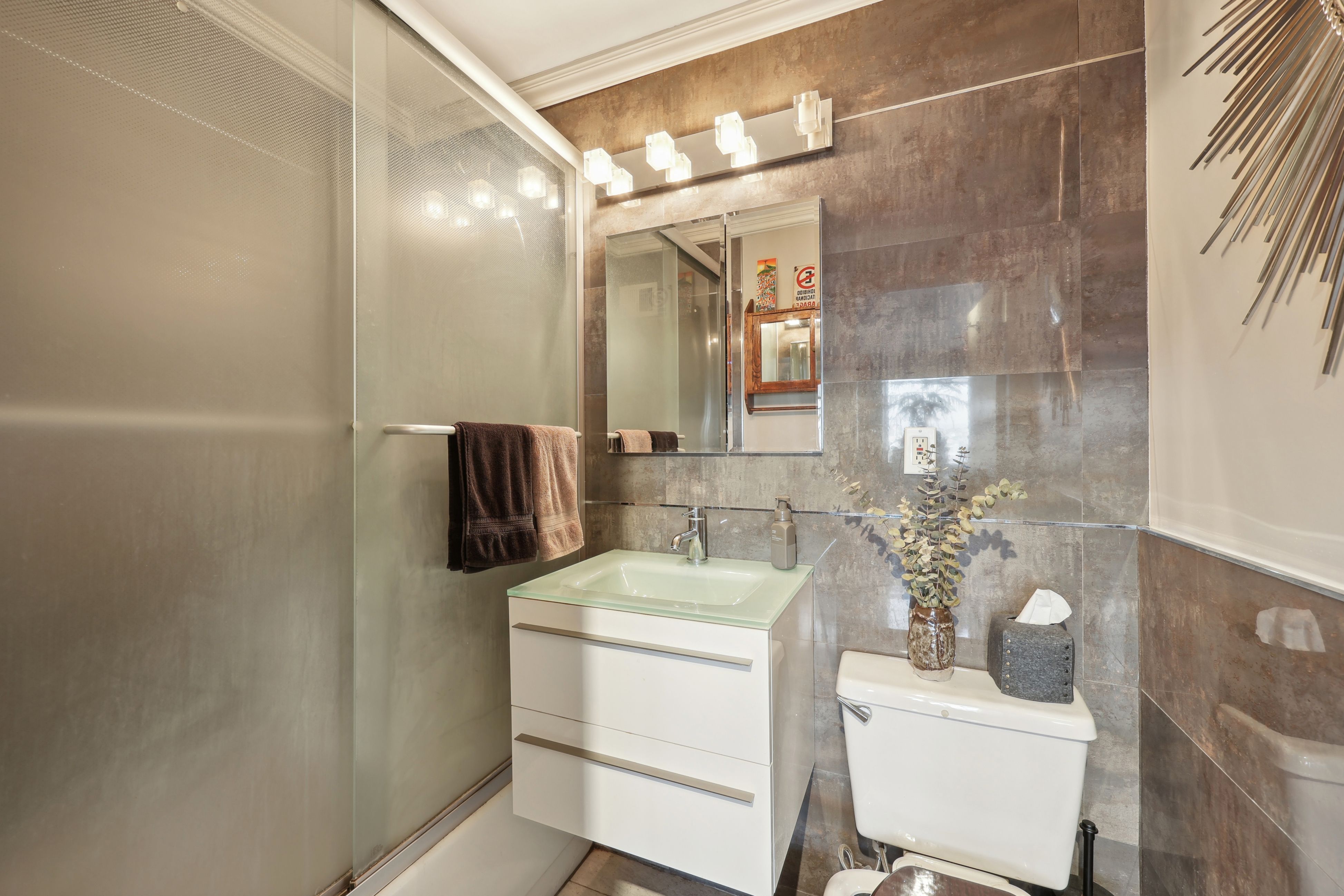 135 Montgomery Street #19F