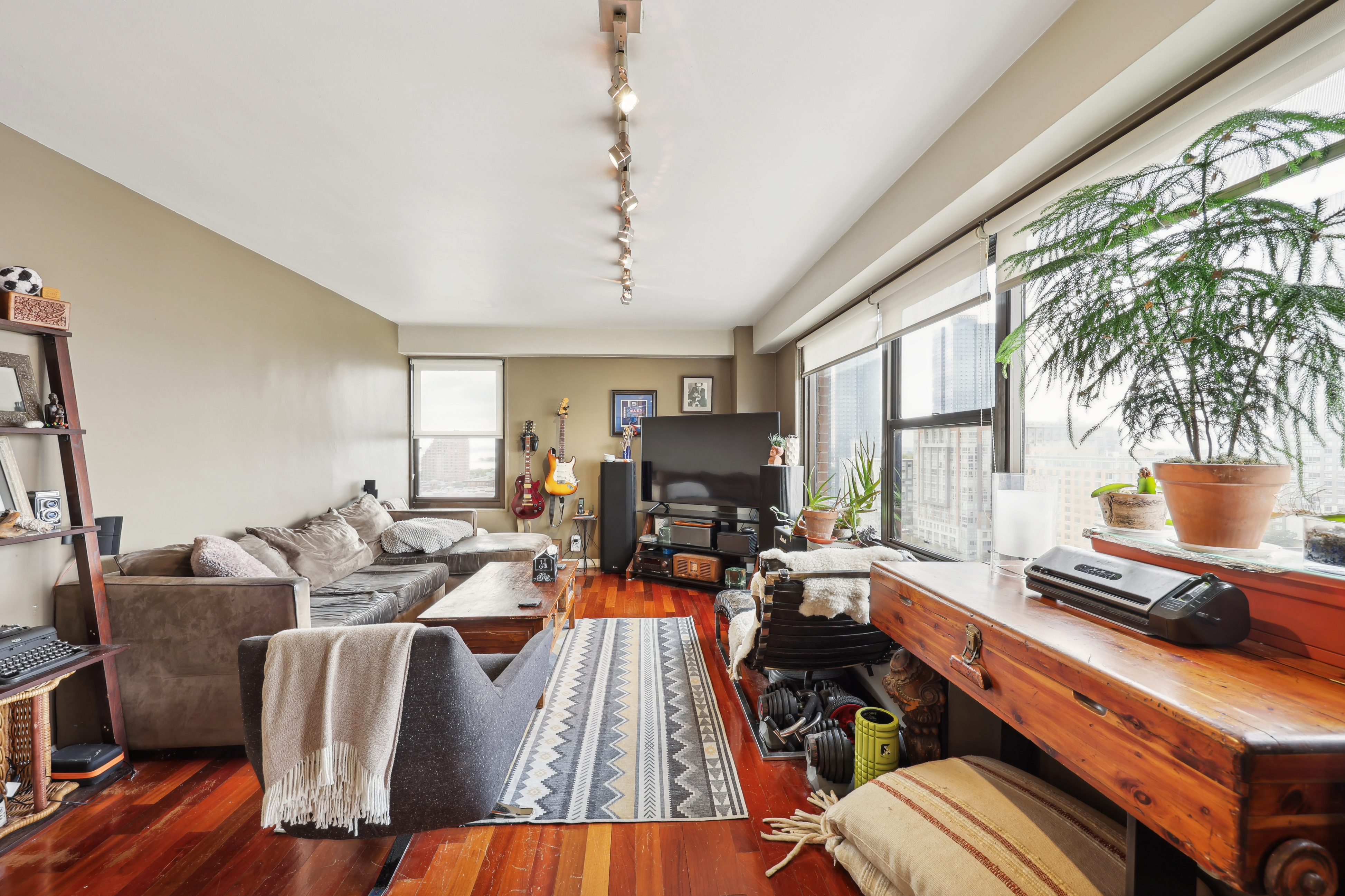 135 Montgomery Street #19F