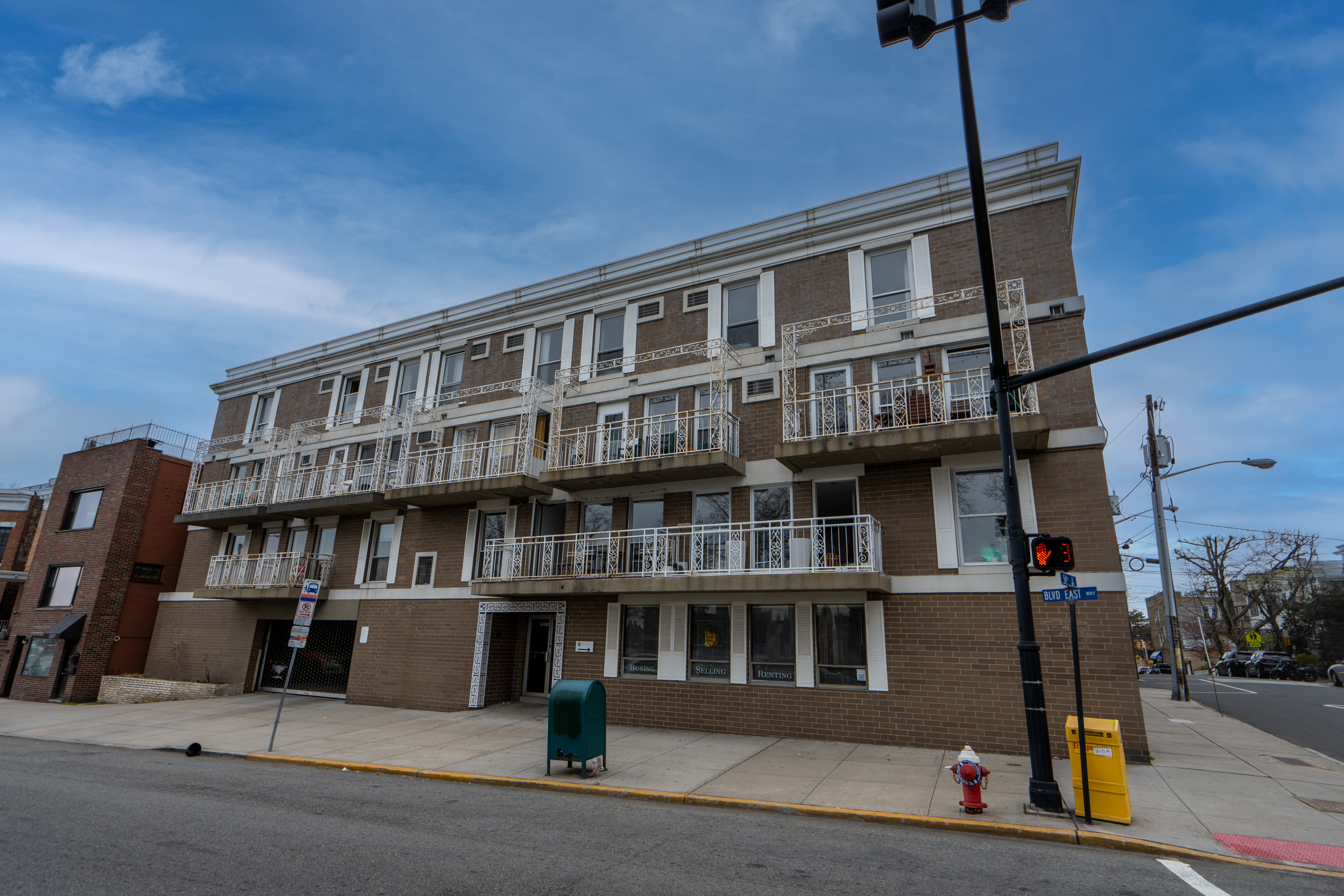 5311 Blvd East #4 
