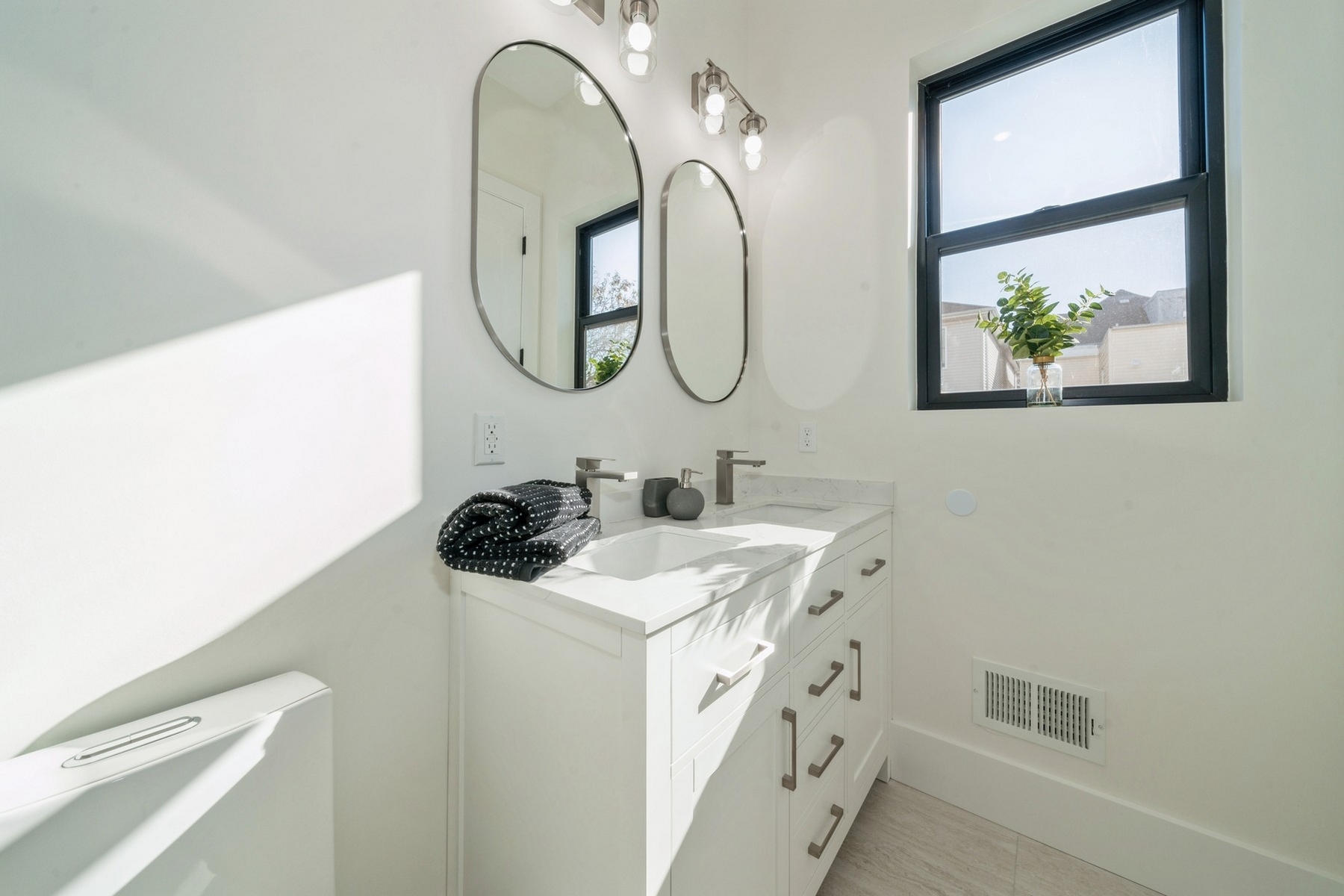 226 Nunda Ave Unit# 2