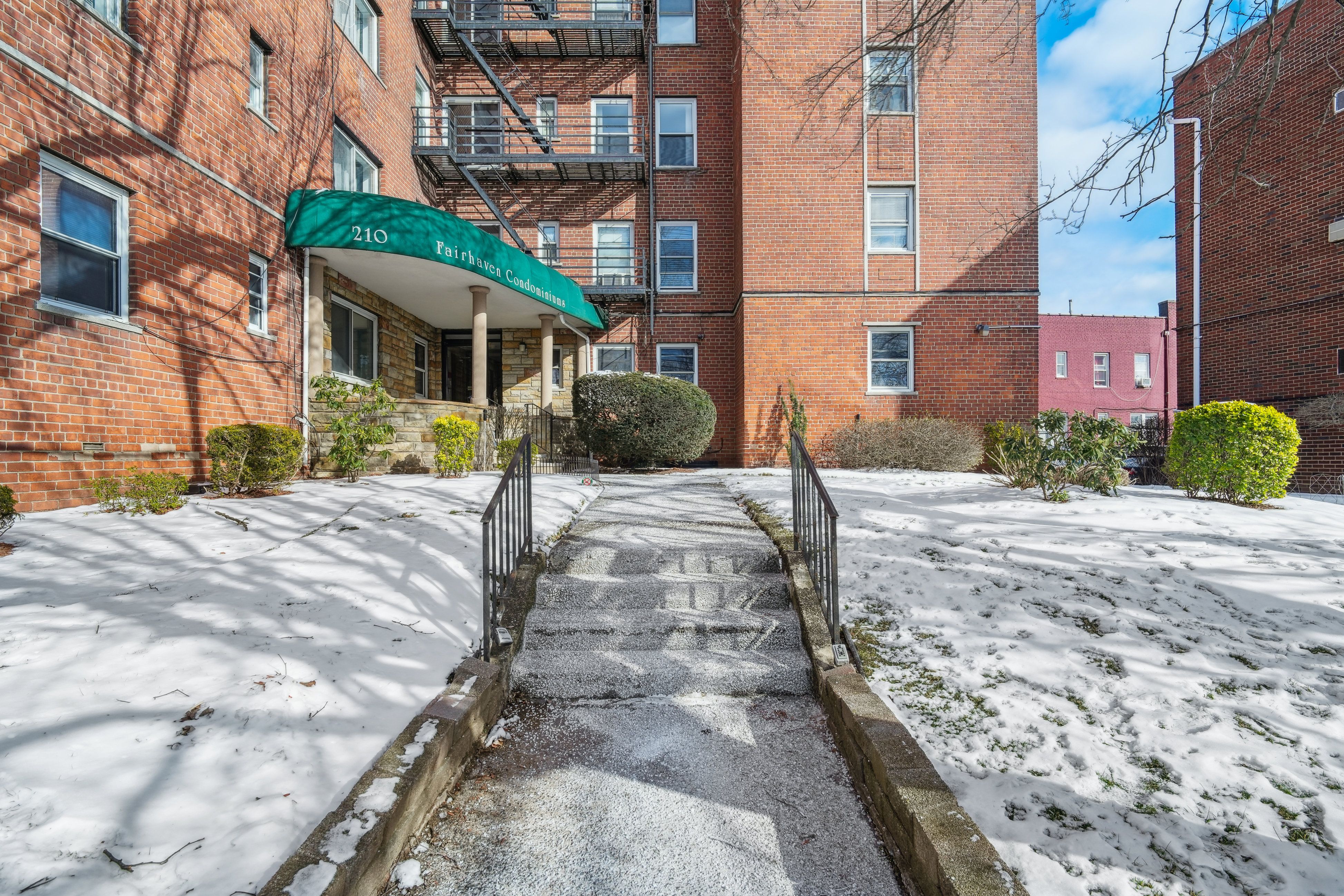 210 Woodcliff Avenue Unit# 1E