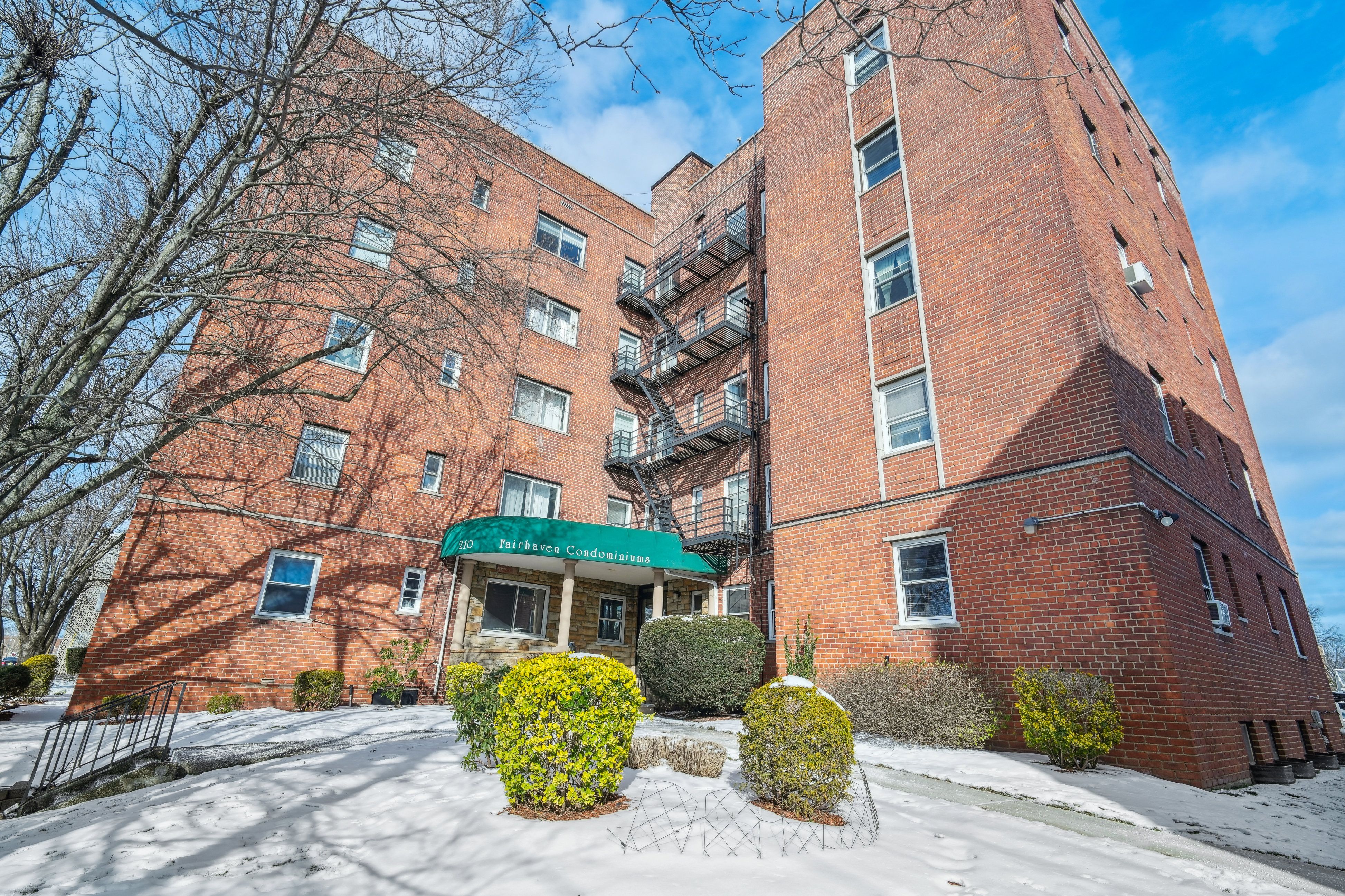 210 Woodcliff Avenue Unit# 1E