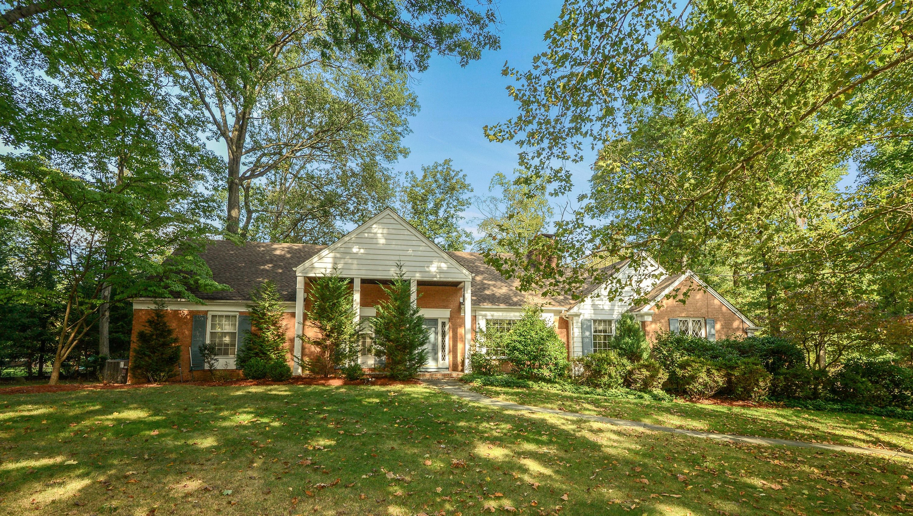 8 Duck Pond Road