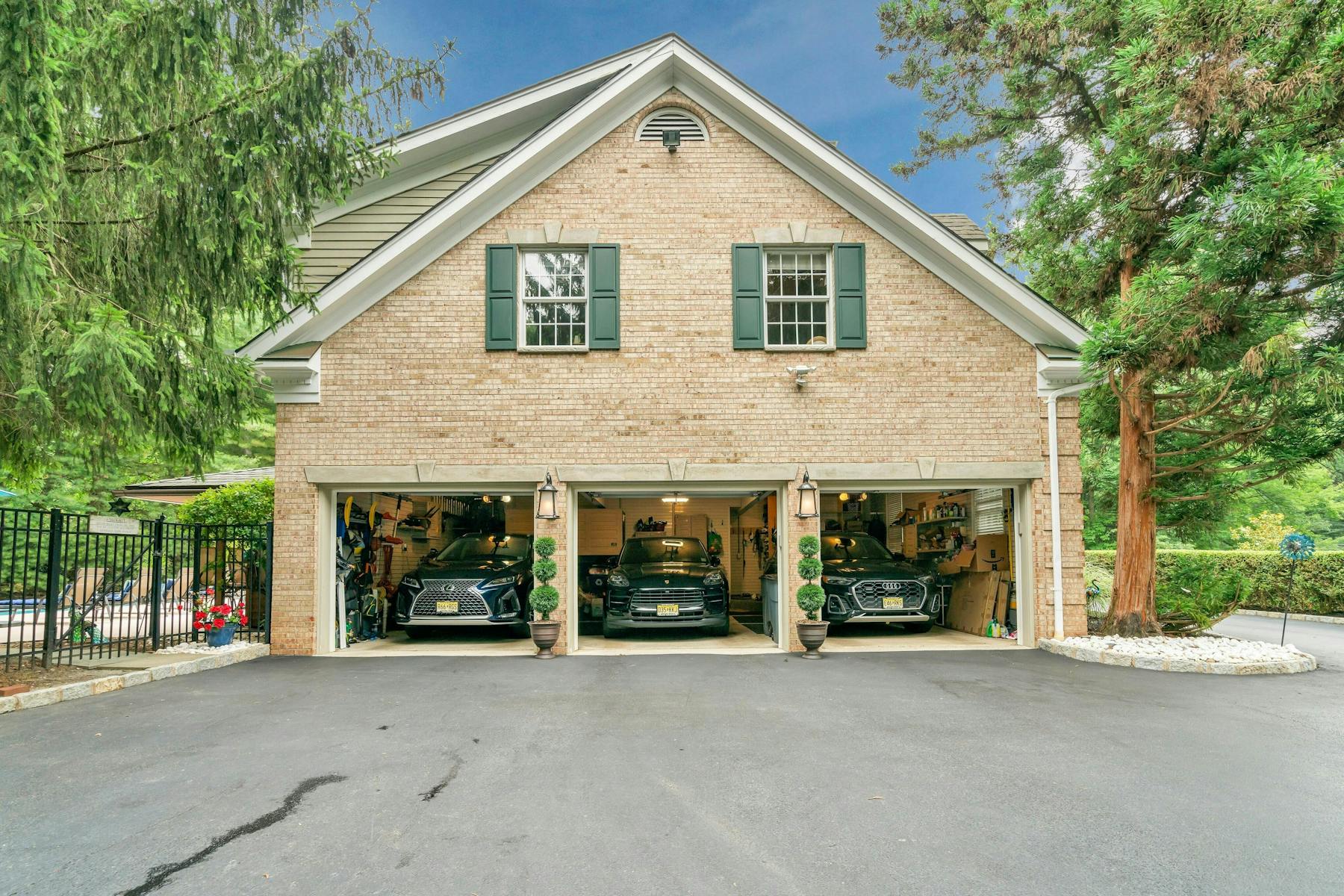 1 Spruce Hollow Road 