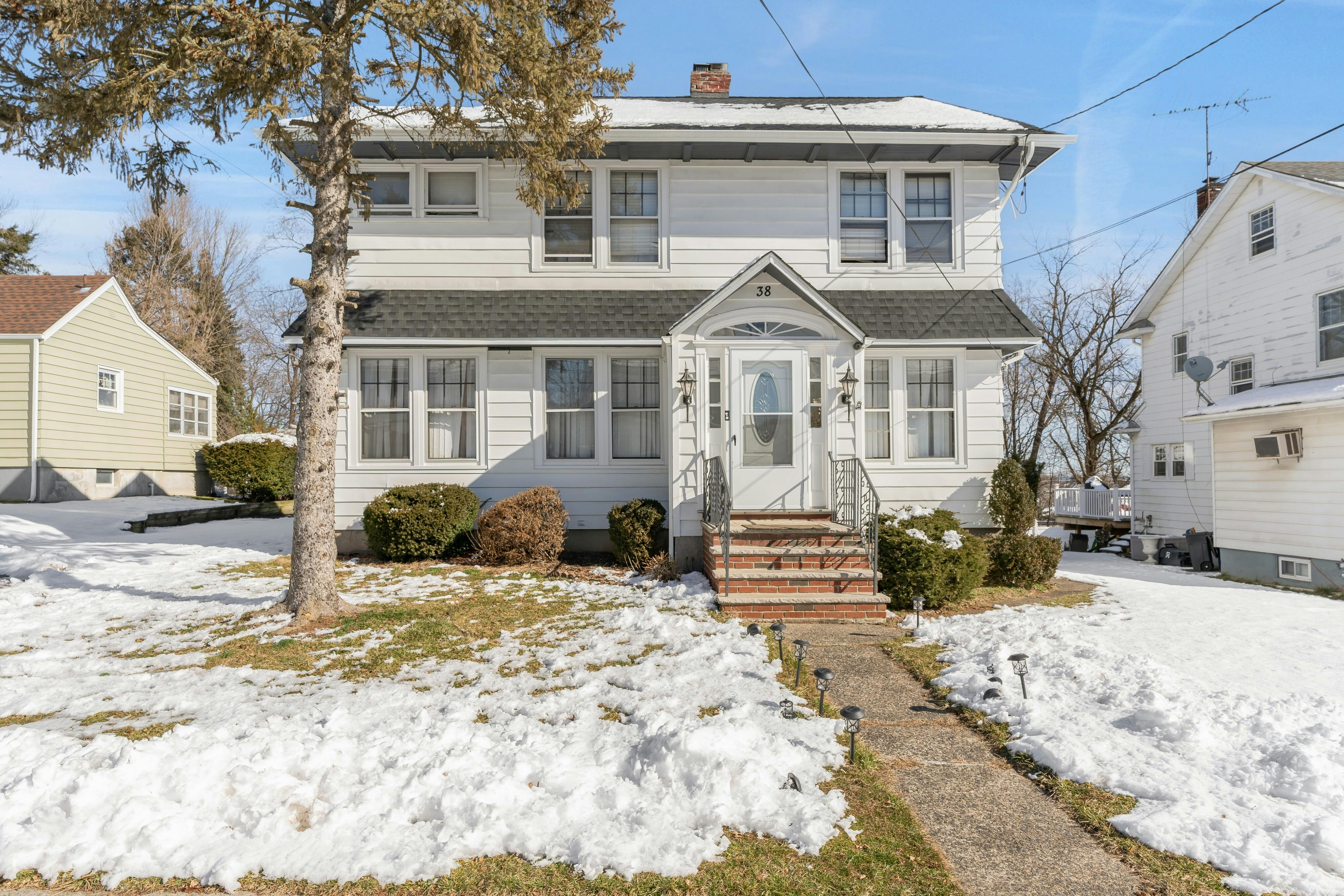 38 Dumont Avenue 