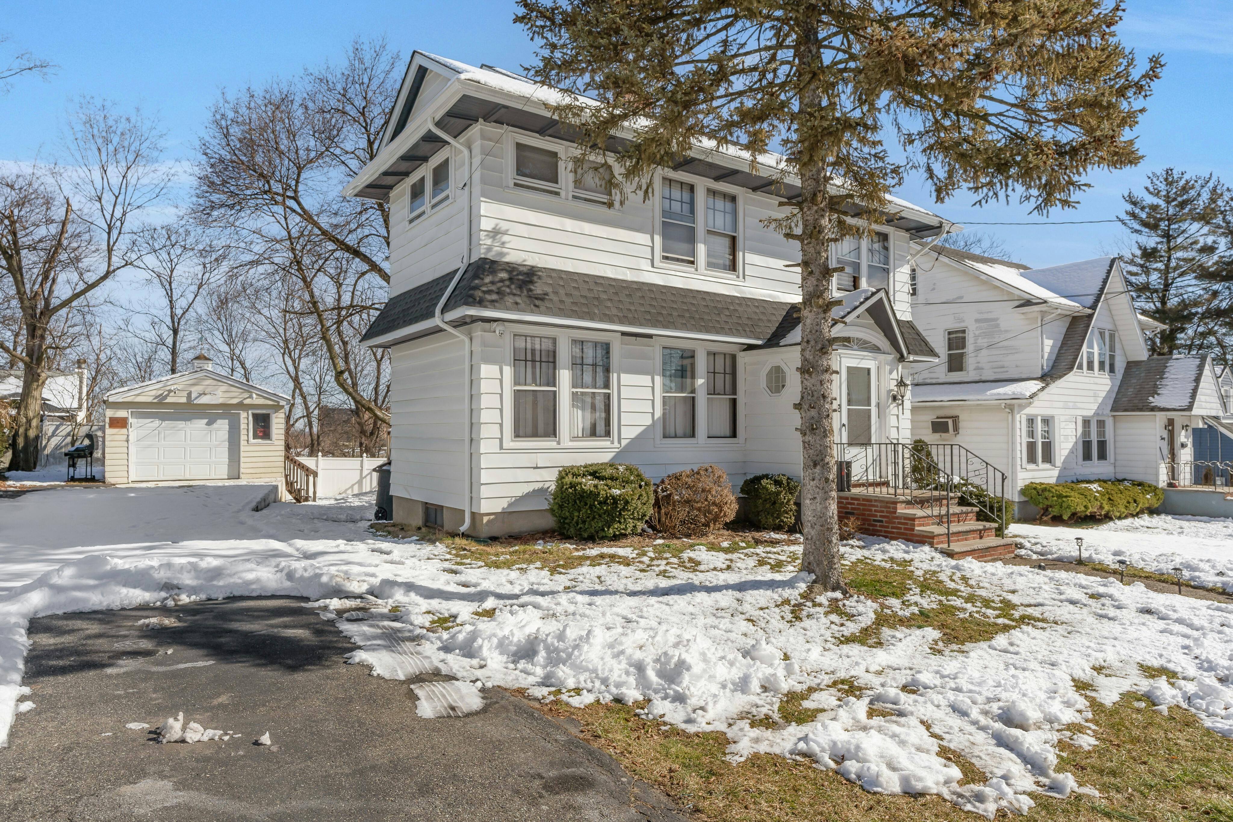 38 Dumont Avenue 