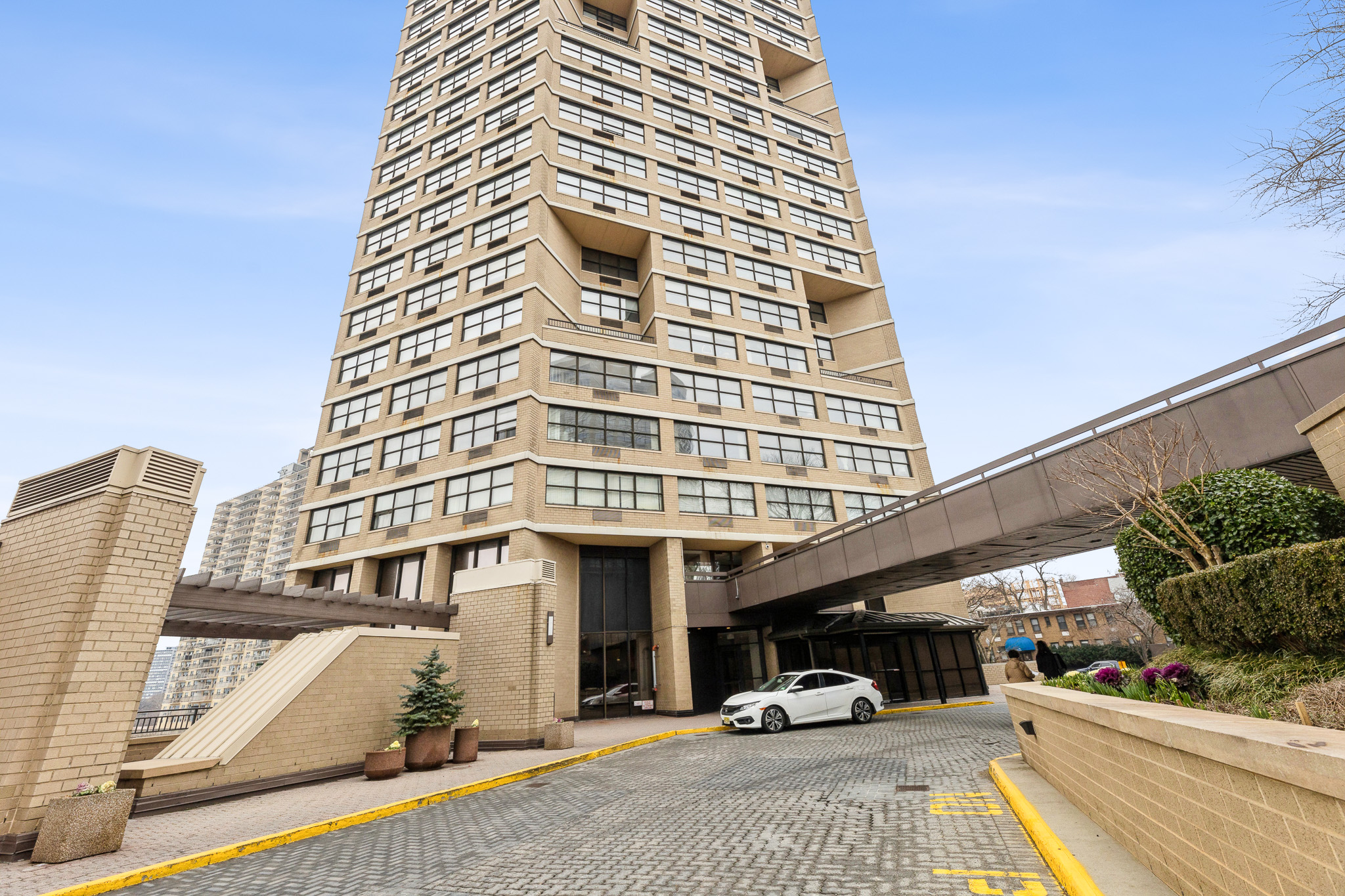 7000 Boulevard East Unit# 34J