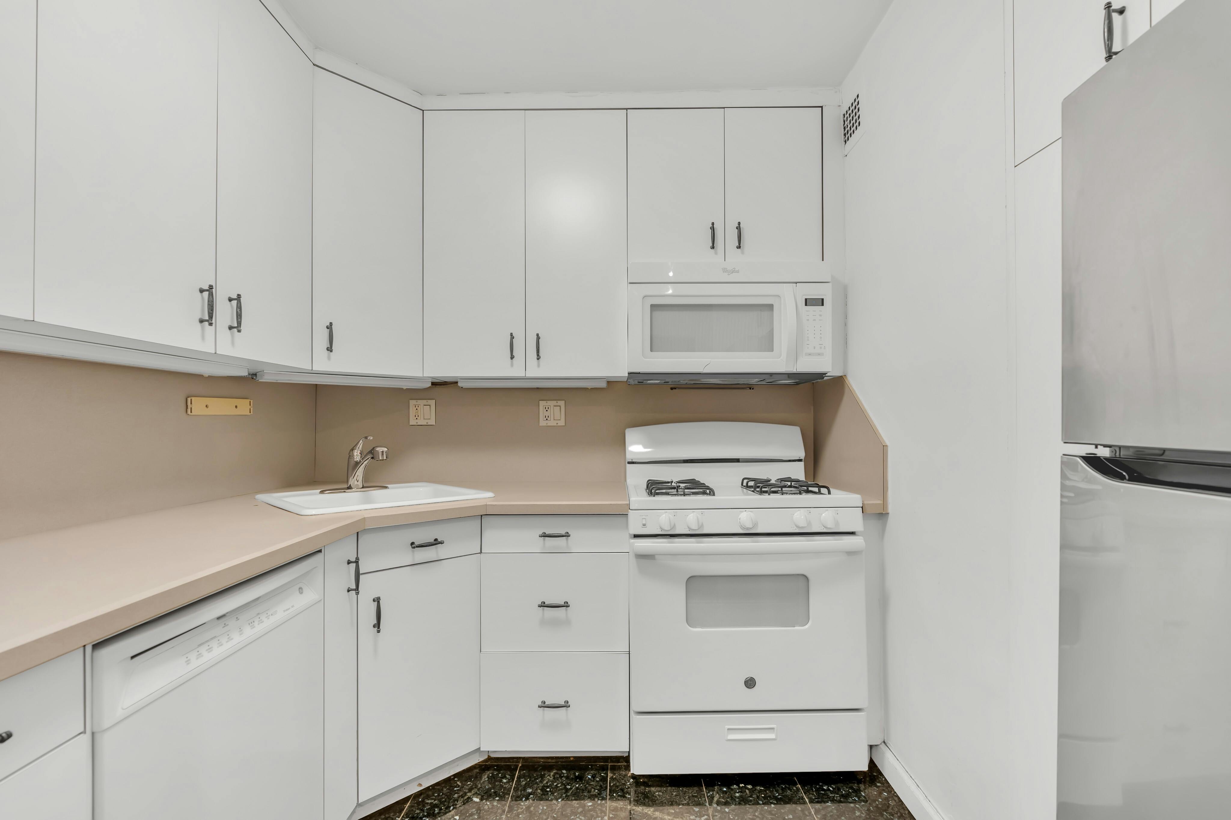 2100 Linwood Avenue Unit# 23E