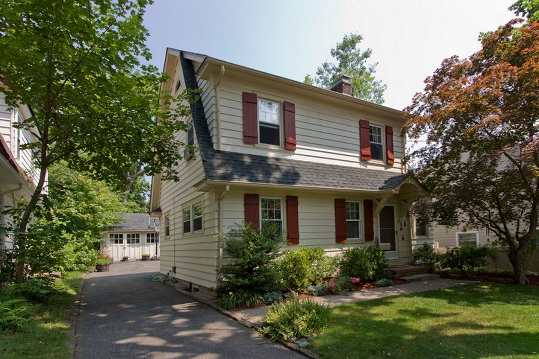 213 Hickory Avenue