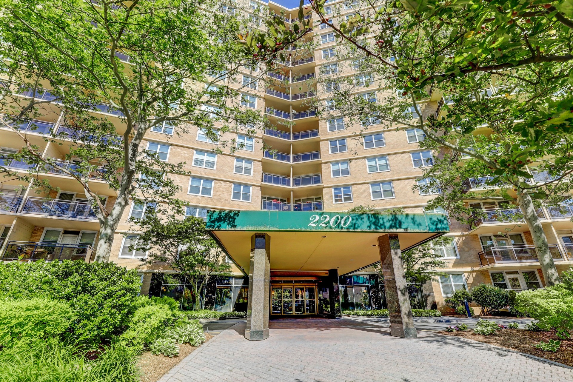 2200 North Central Road Unit# 4M