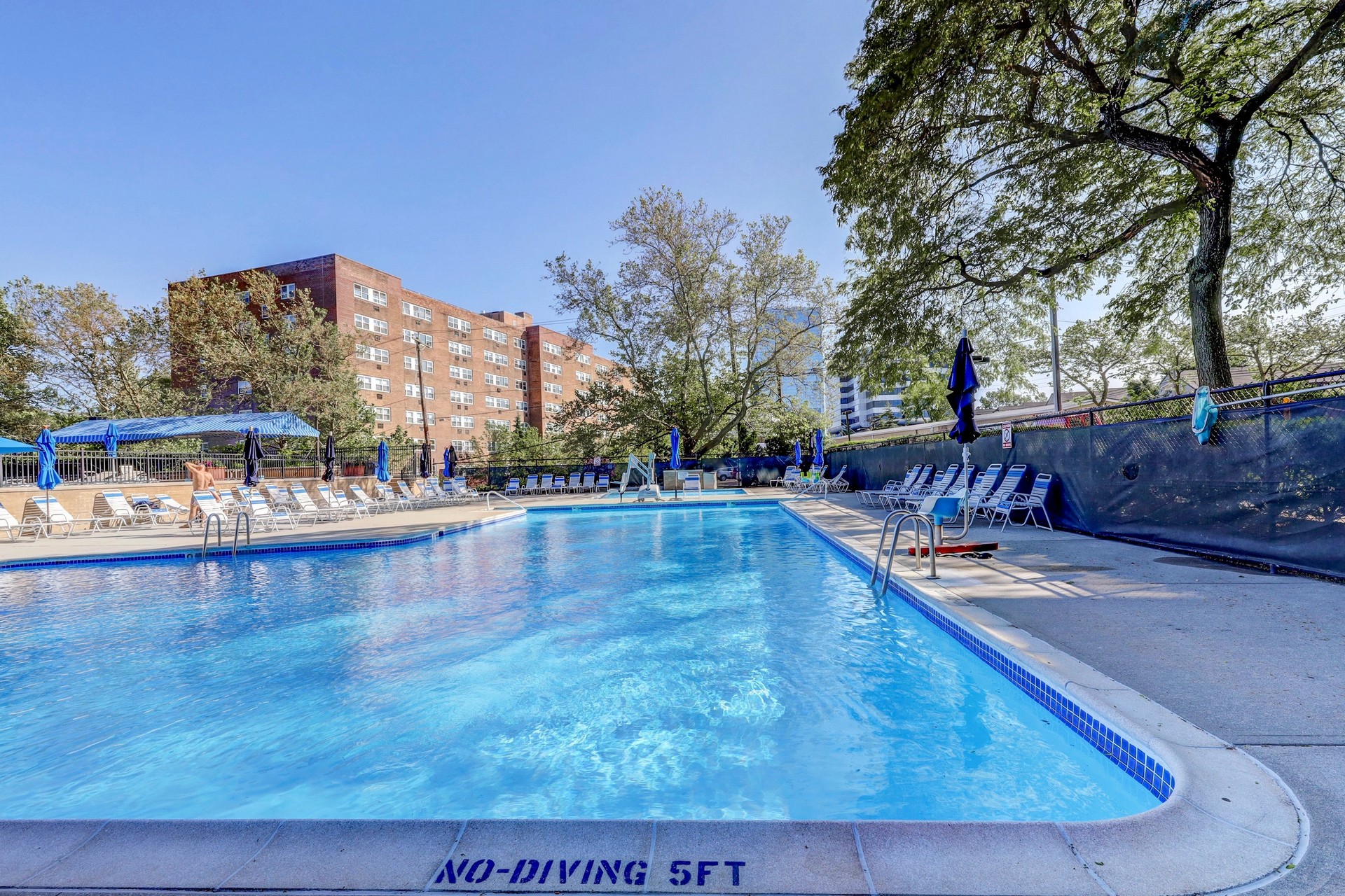 2200 North Central Road Unit# 4M