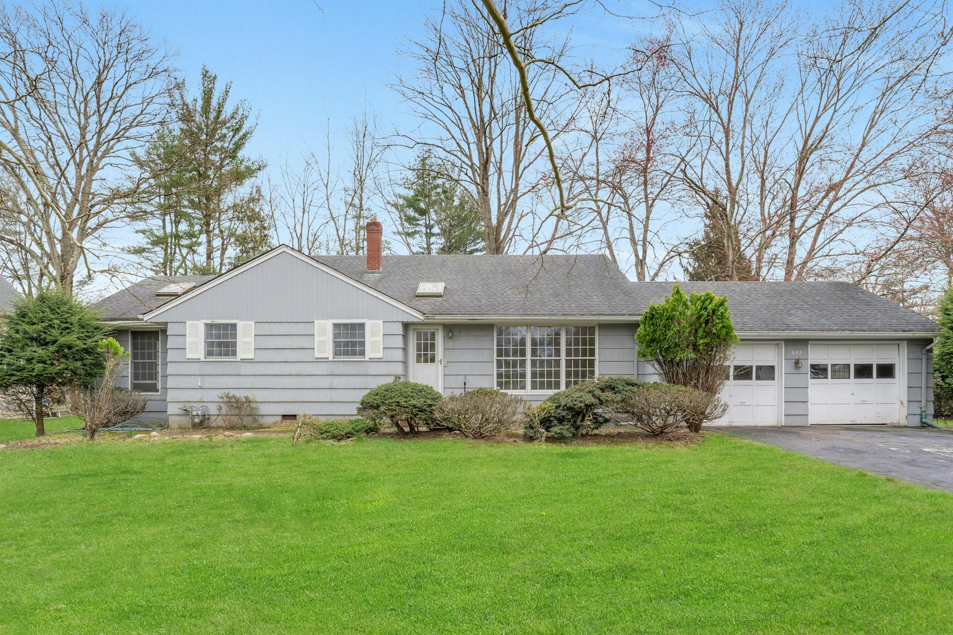 625 Blakeney Place