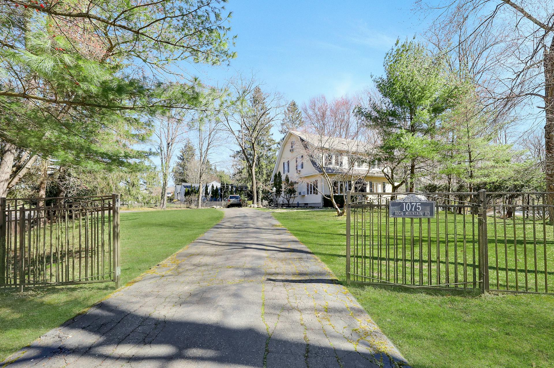 1075 High Mountain Road