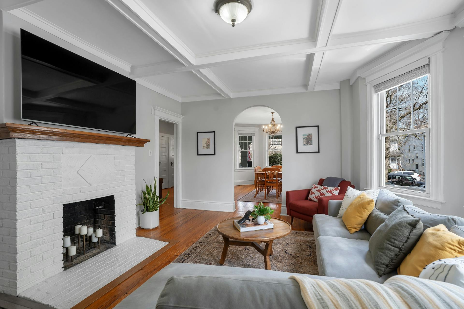 84 Maolis Avenue