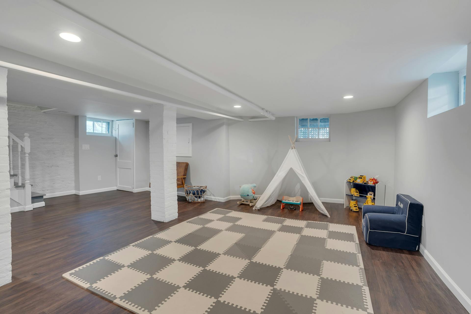 84 Maolis Avenue