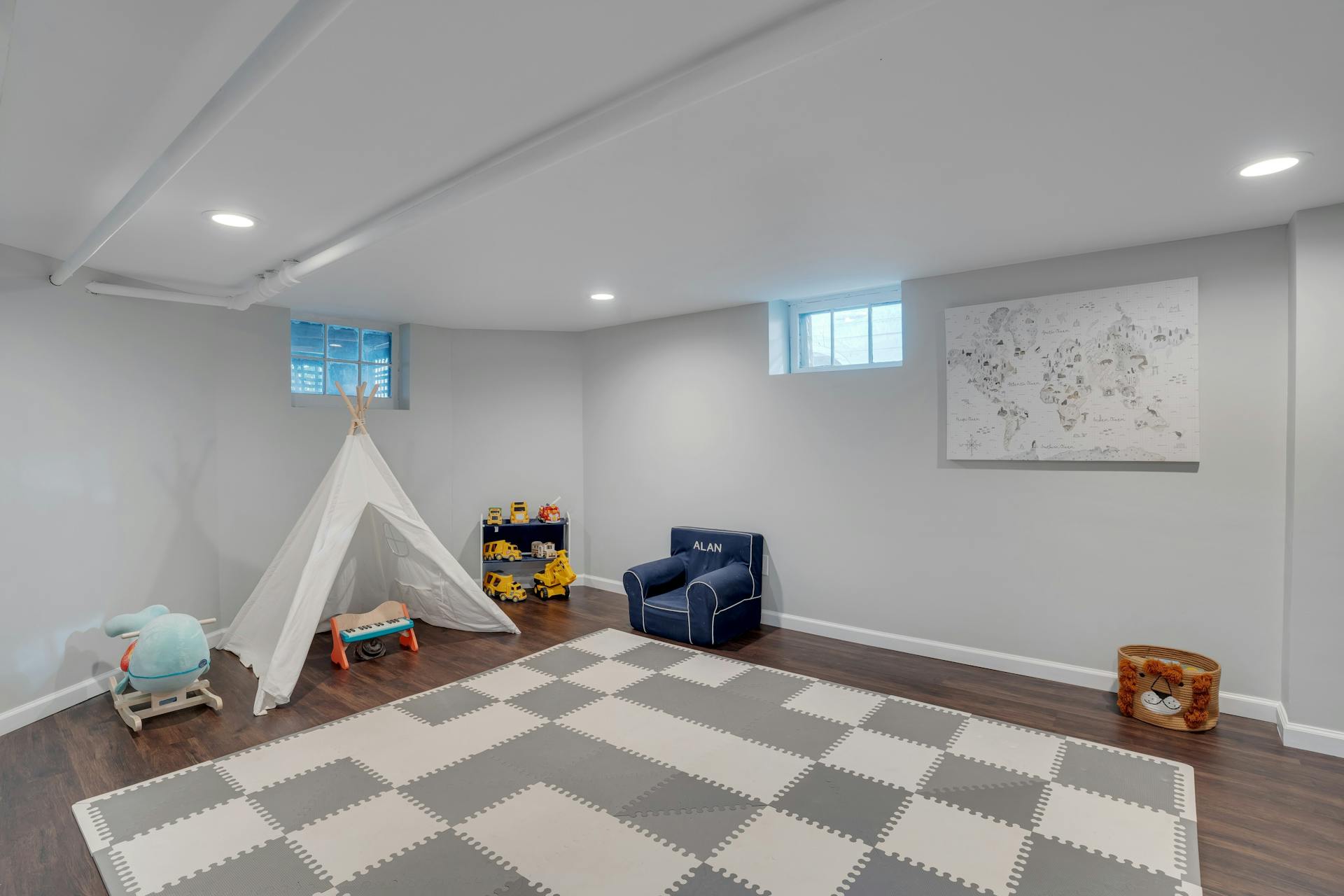 84 Maolis Avenue