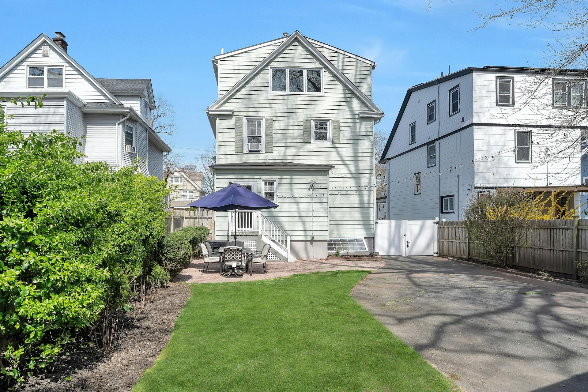 84 Maolis Avenue