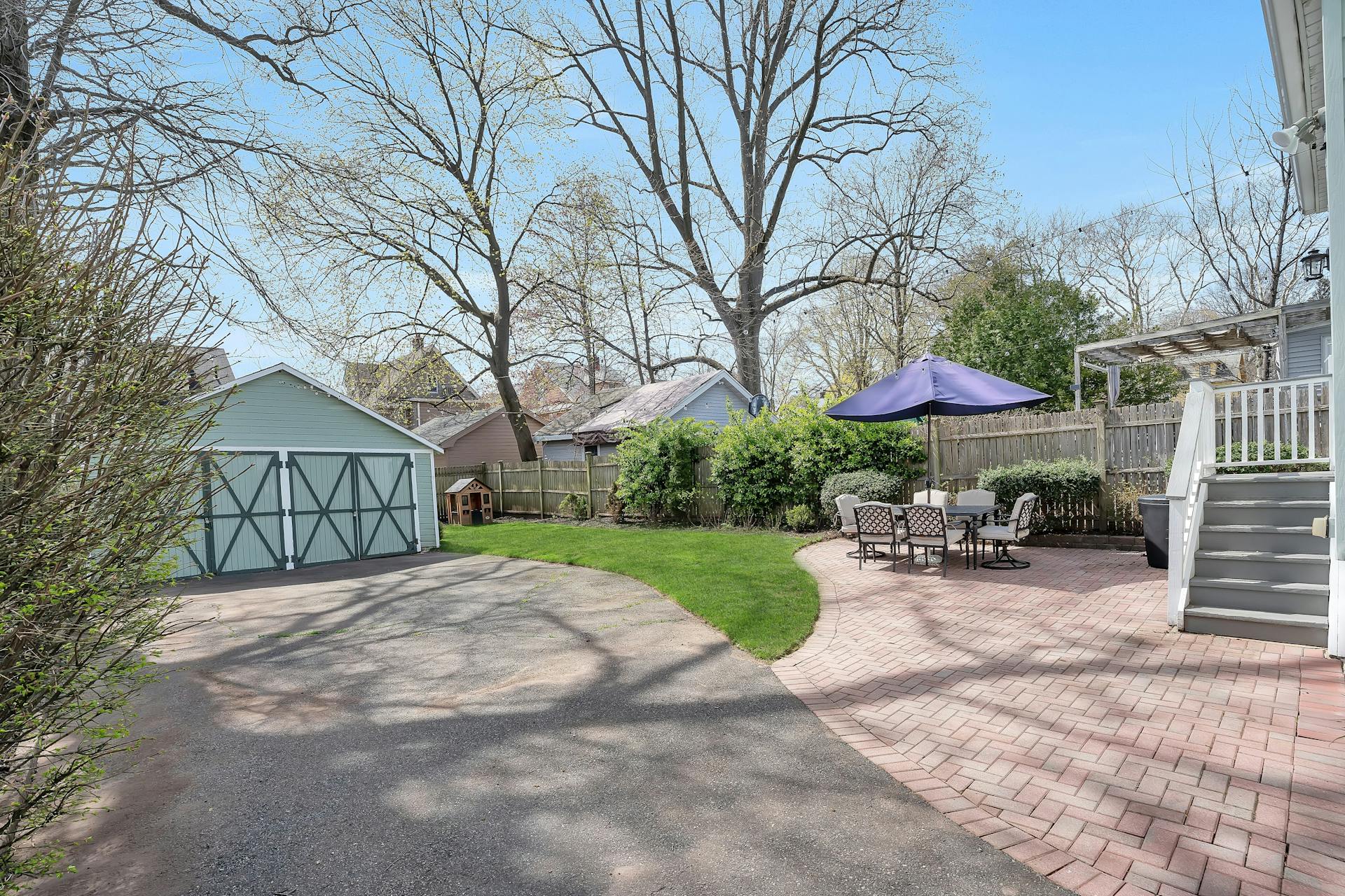 84 Maolis Avenue