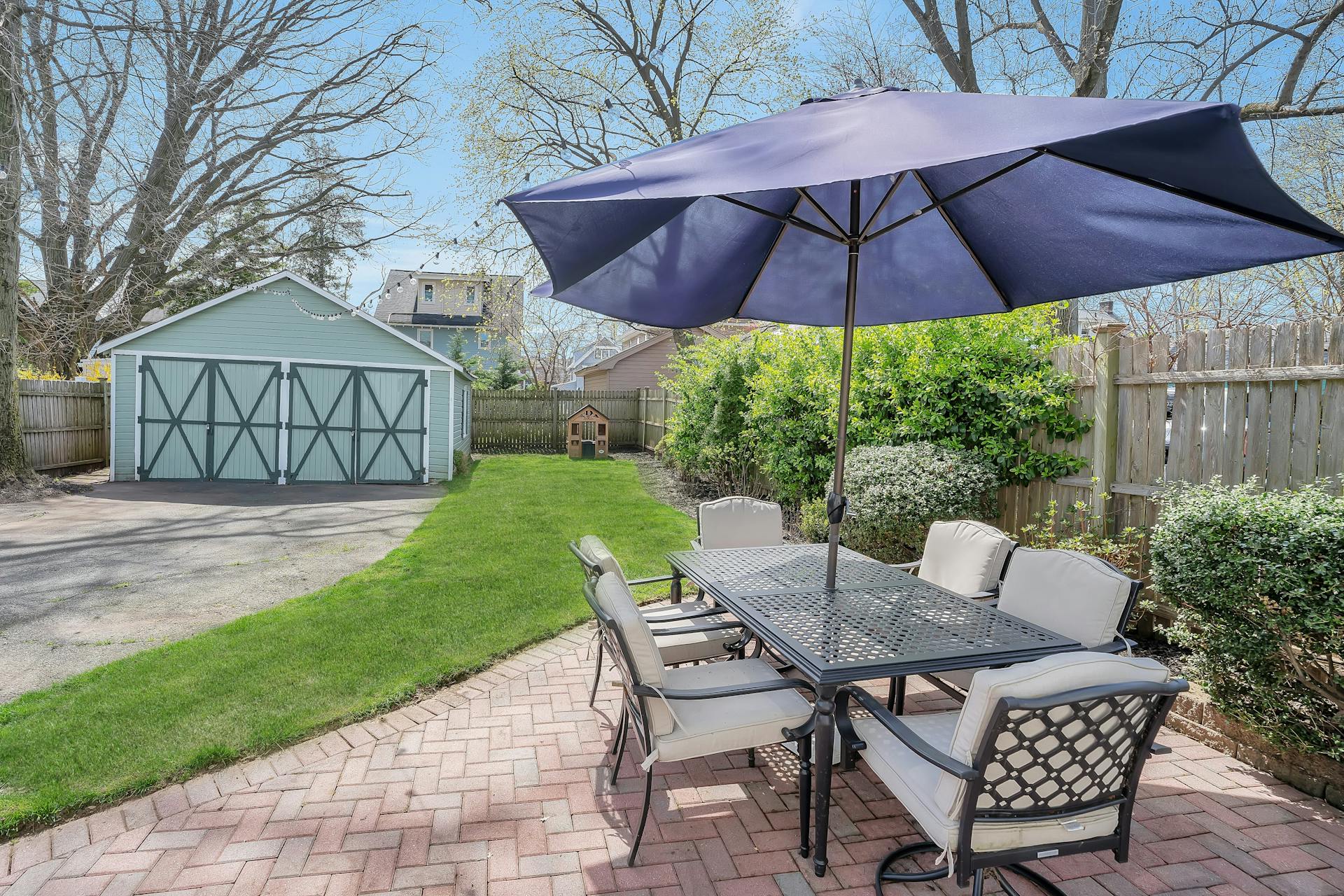 84 Maolis Avenue