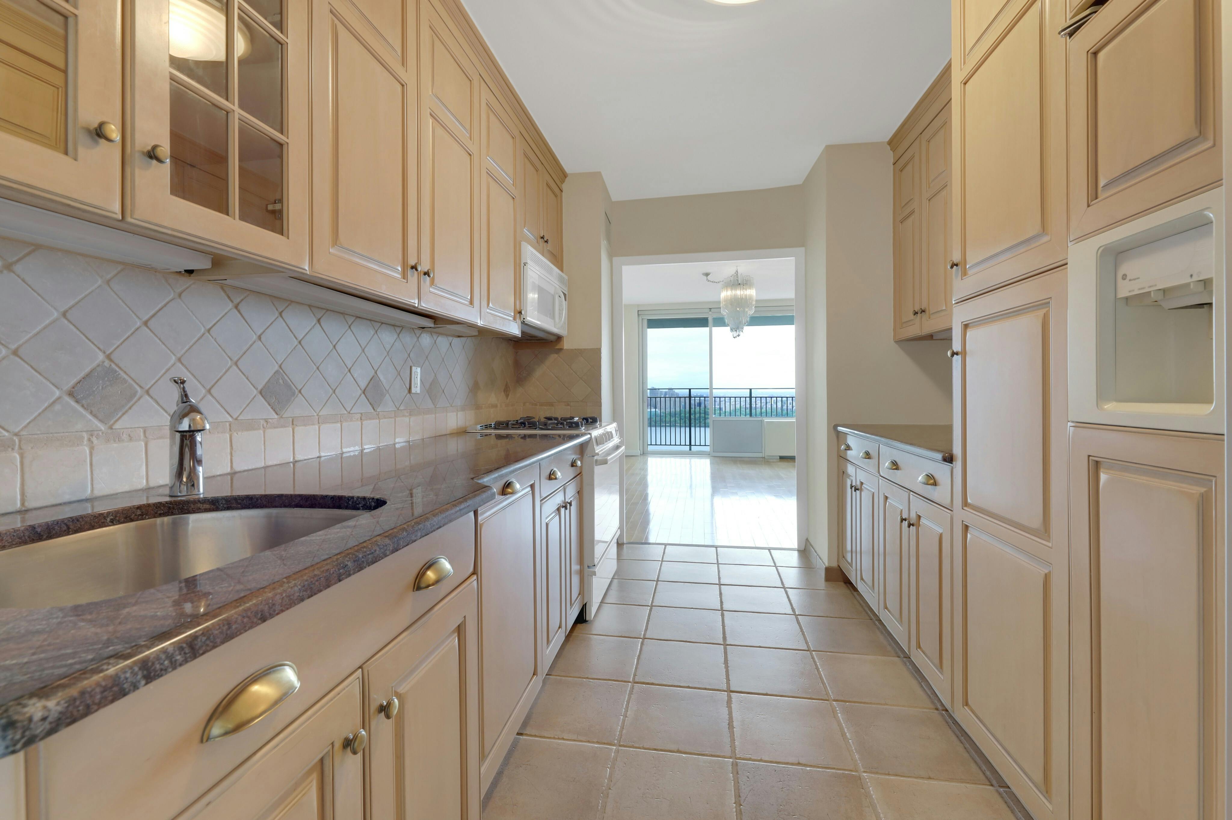 1530 Palisade Avenue Unit# 15R