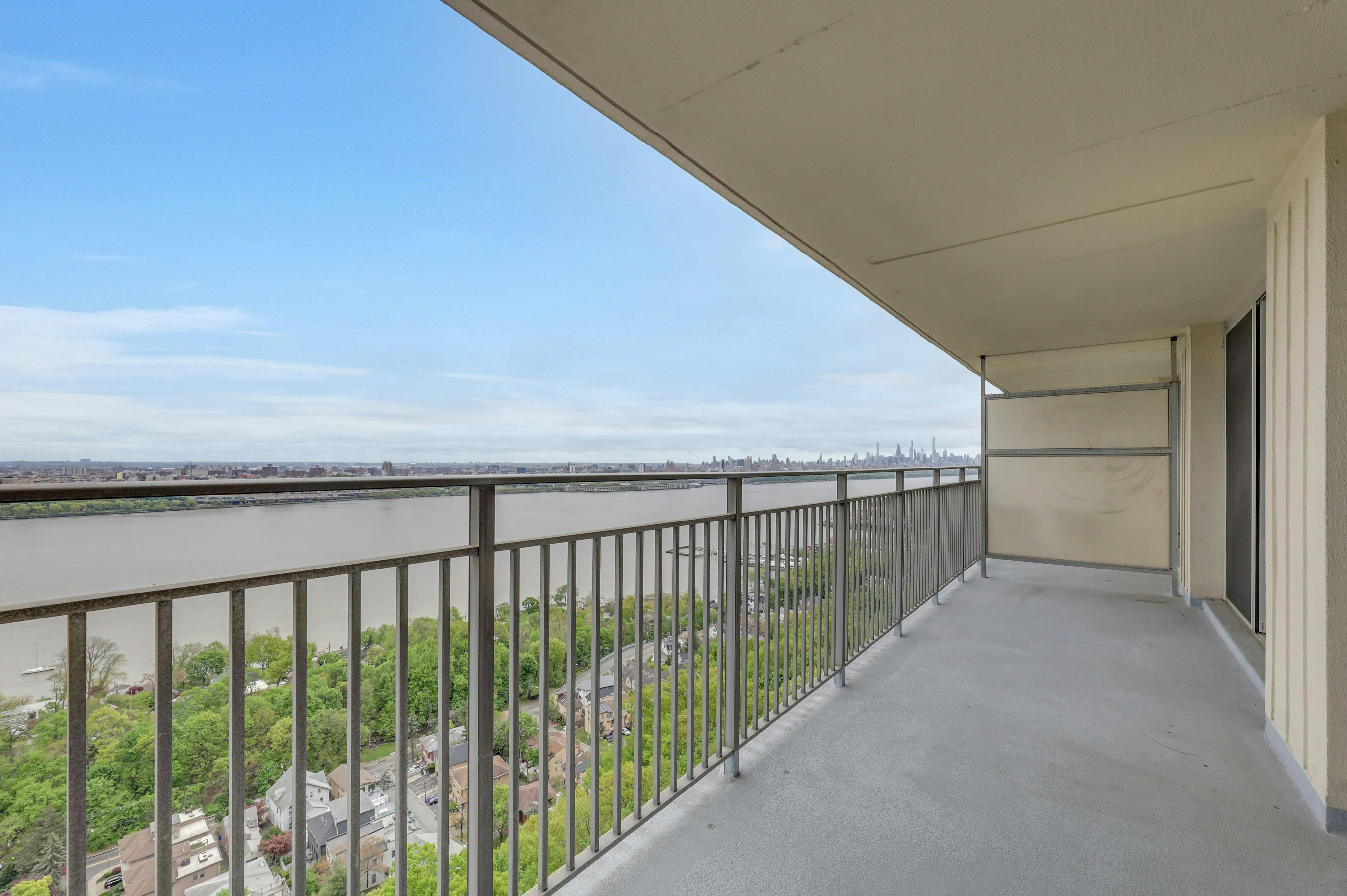 1530 Palisade Avenue Unit# 15R
