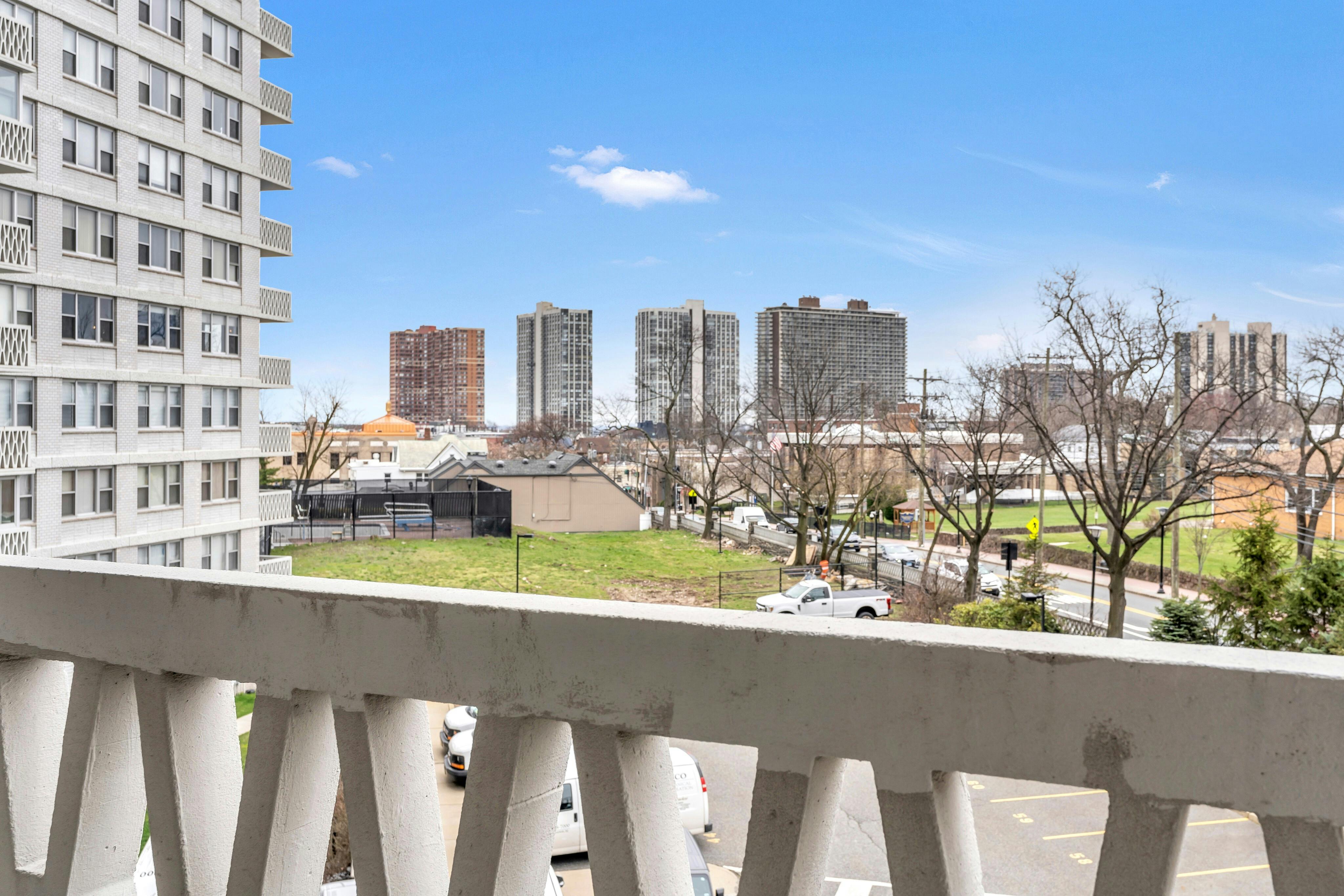 2000 Linwood Avenue Unit# 4L