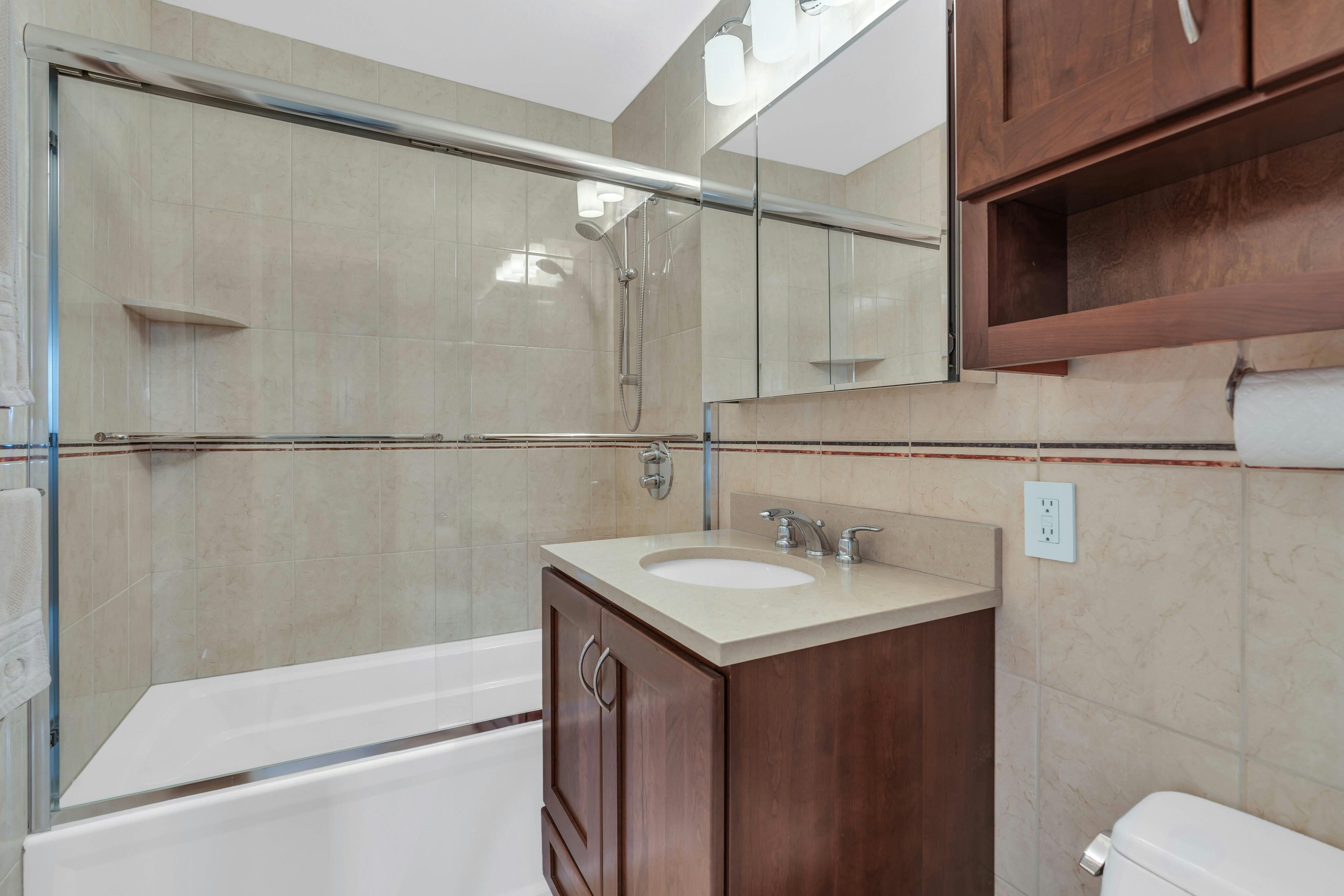 2000 Linwood Avenue Unit# 4L