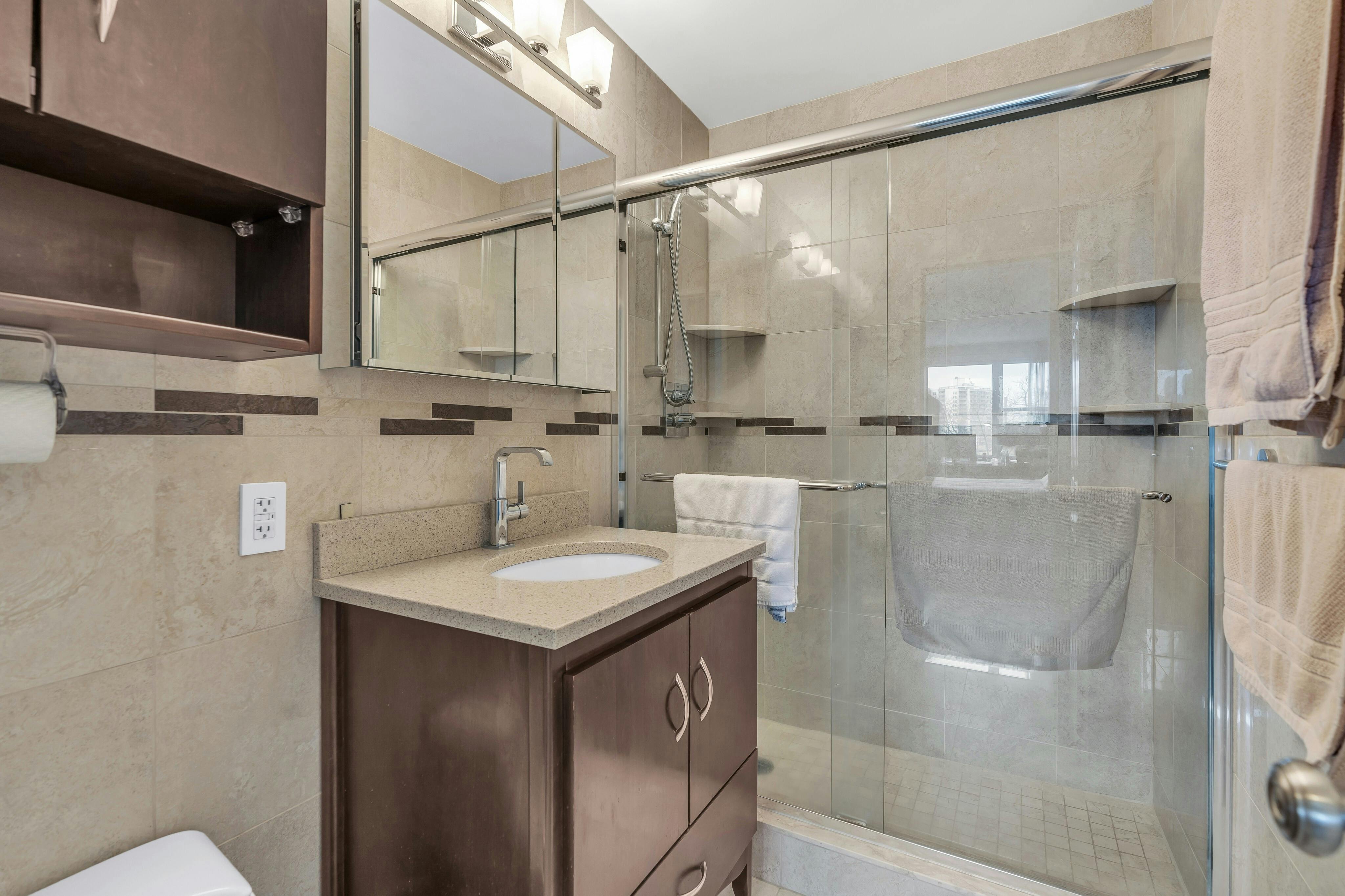 2000 Linwood Avenue Unit# 4L