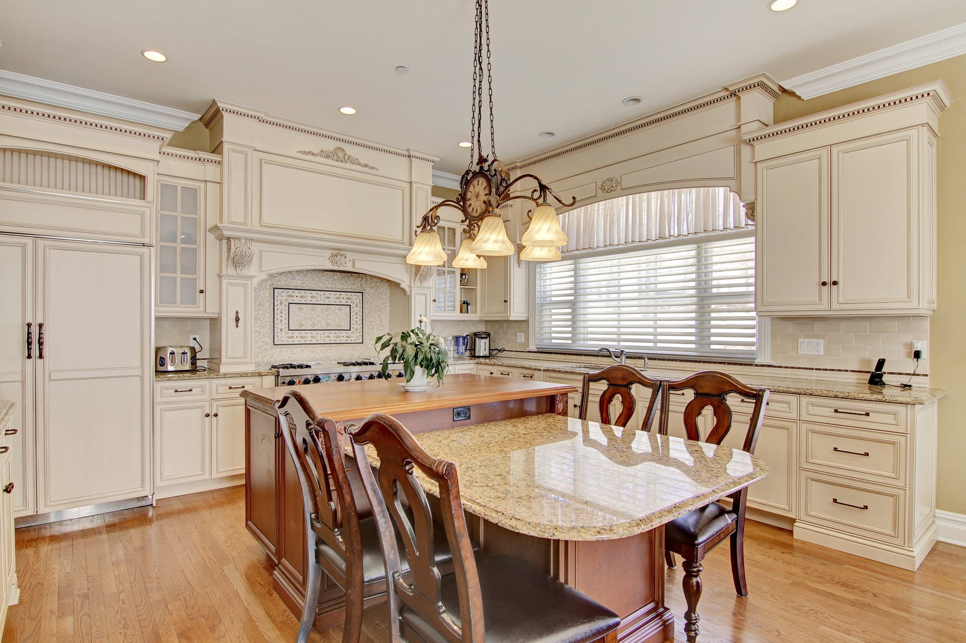 908 Heights Lane
